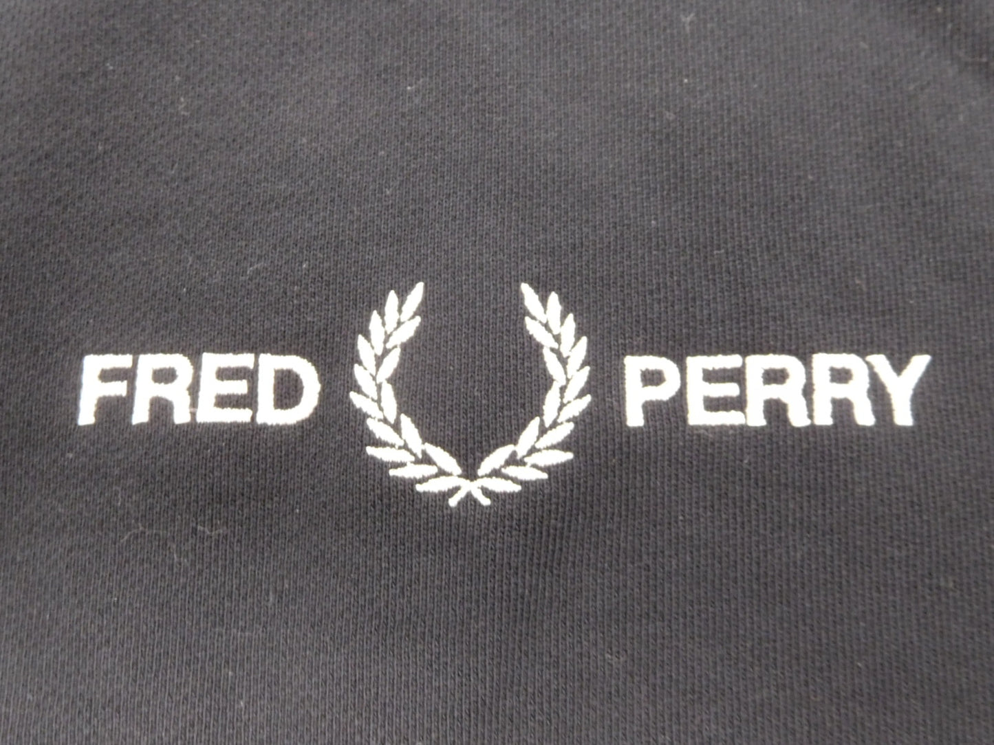 FRED PERRY エンブロイデット スウェット M2644 表記サイズM ブラック囗T巛
