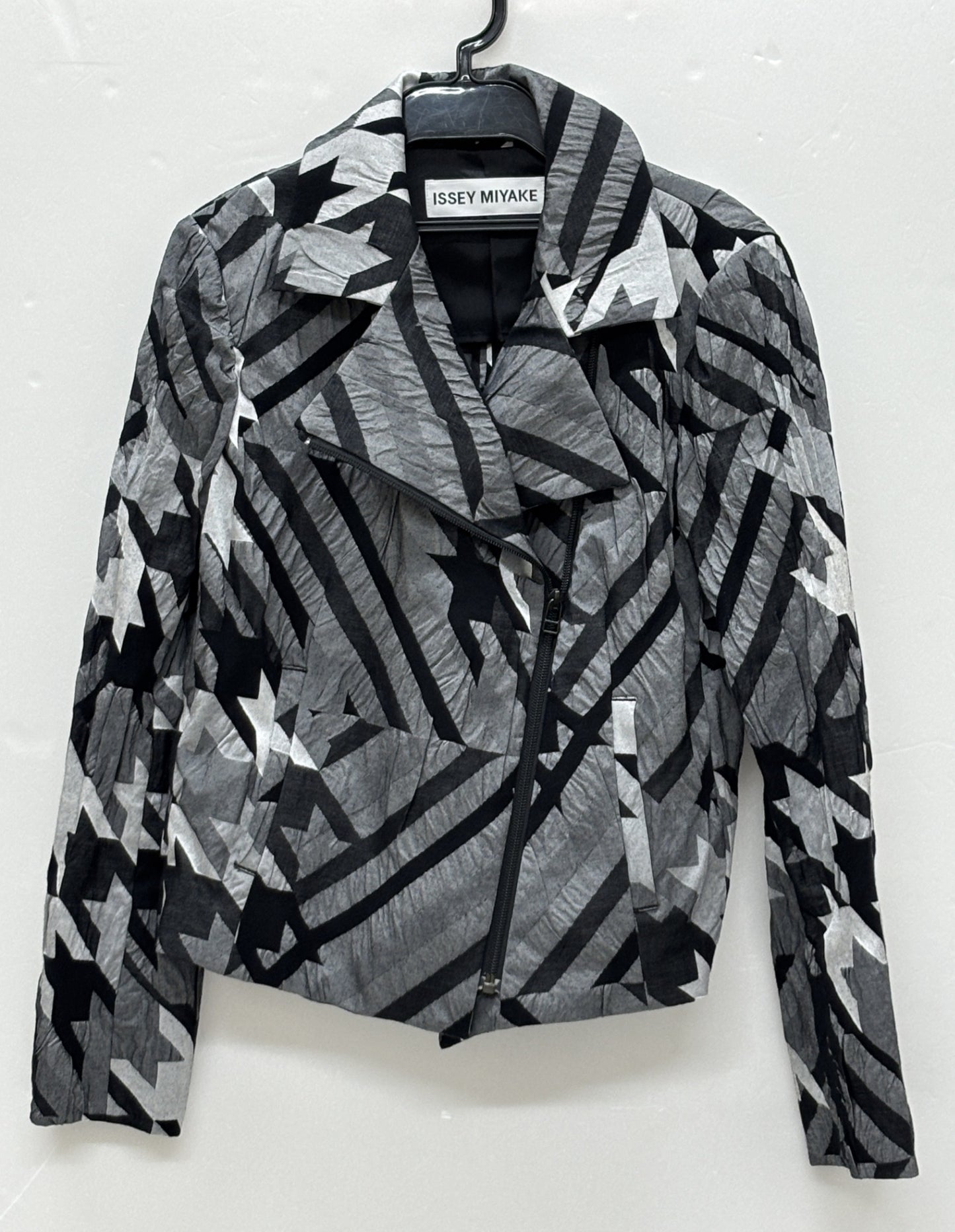 ※送料無料※ ISSEY MIYAKE イッセイミヤケ レディース ジャケット 表記サイズ1 古着 囗G