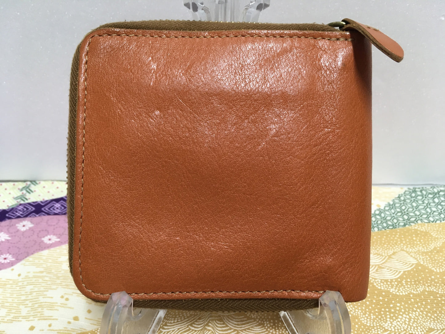 ※送料無料※ IL BISONTE イルビゾンテ 二つ折り財布 ラウンドファスナー 中古 囗G