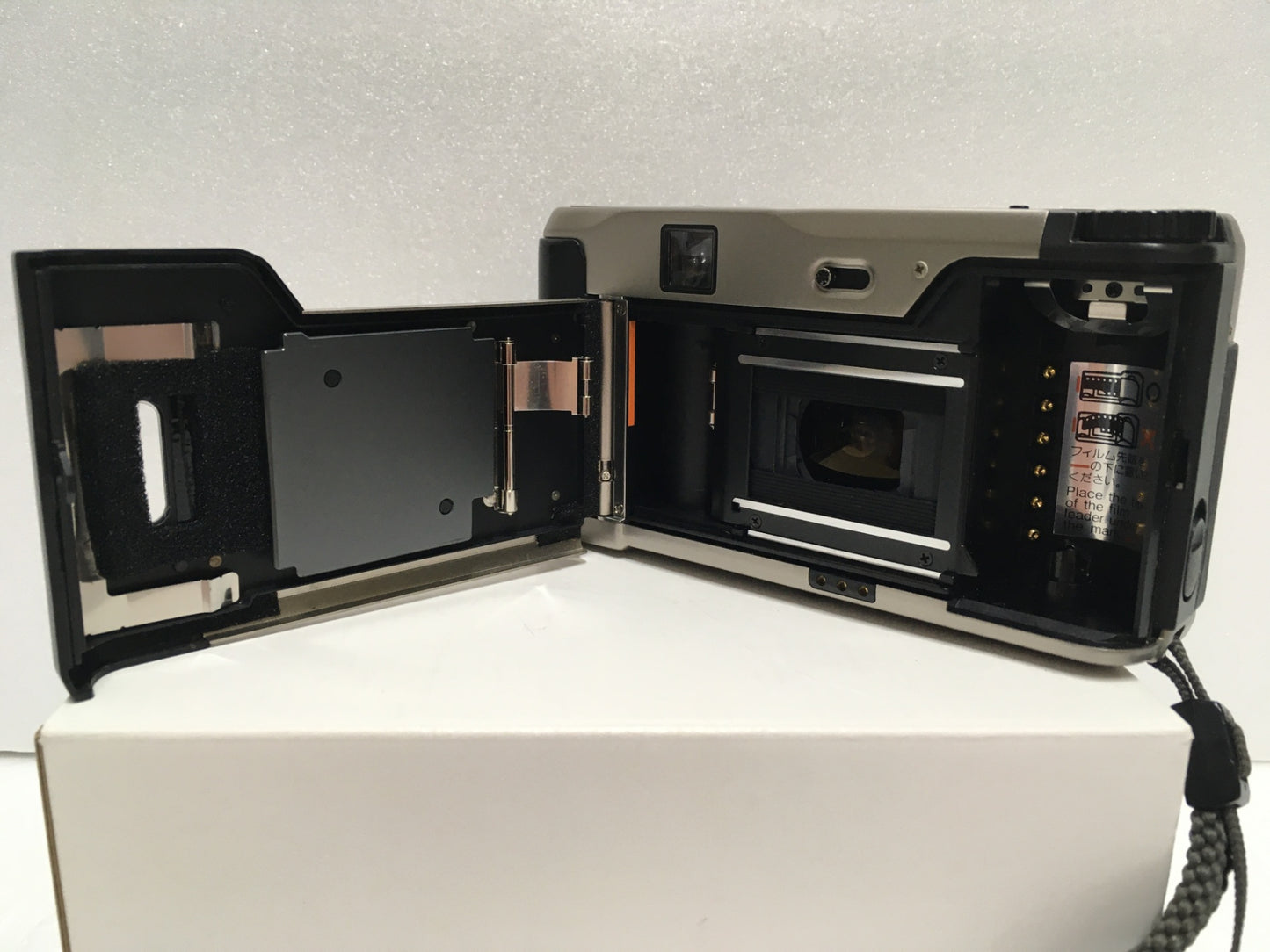 ※送料無料※ CONTAX TVS コンパクトフィルムカメラ 未チェック ジャンク品 囗G