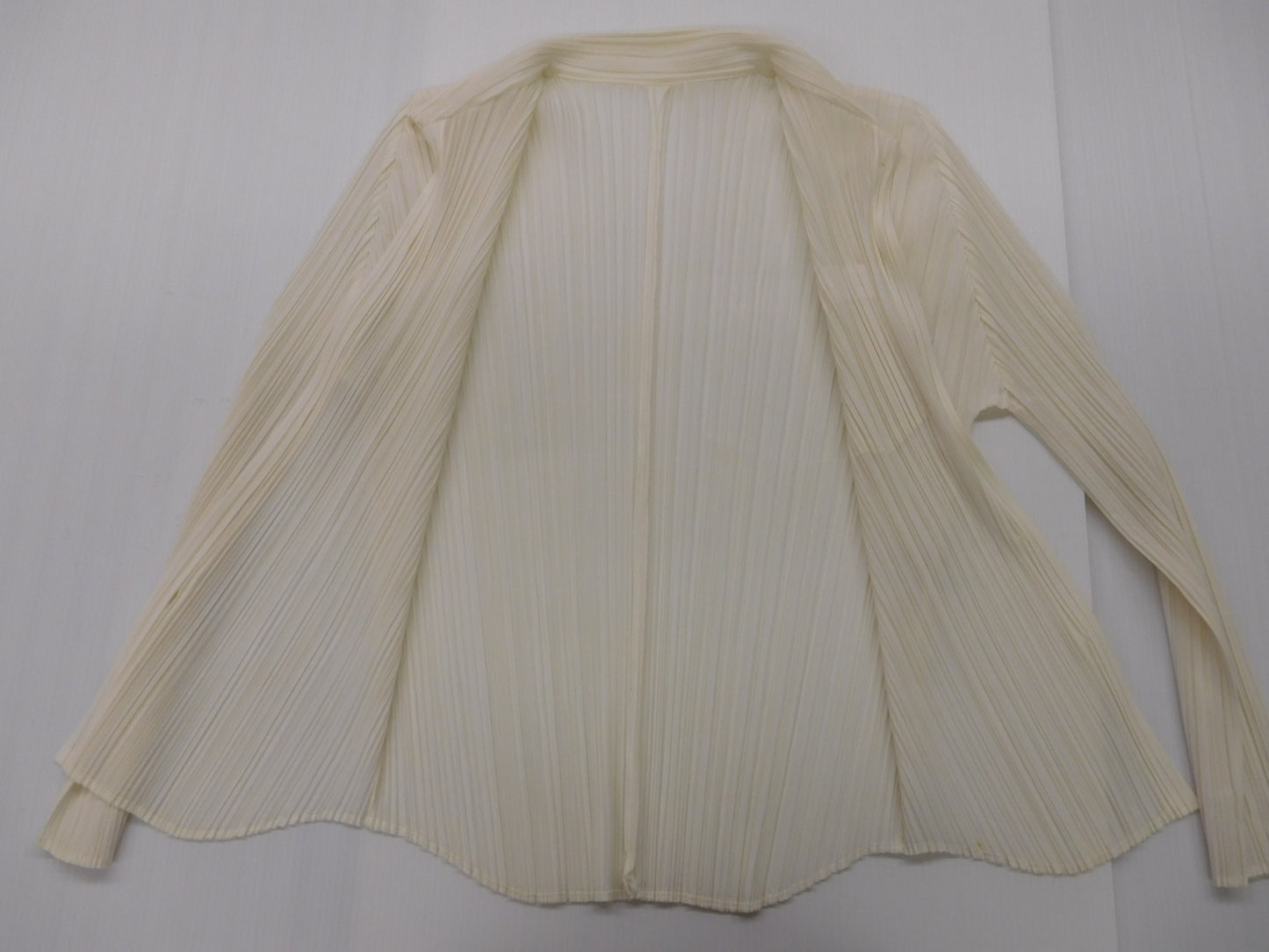 ISSEY MIYAKE イッセイミヤケ PLEATS PLEASE 長袖シャツ ベージュ size:表記なし 数か所シミあり囗T巛