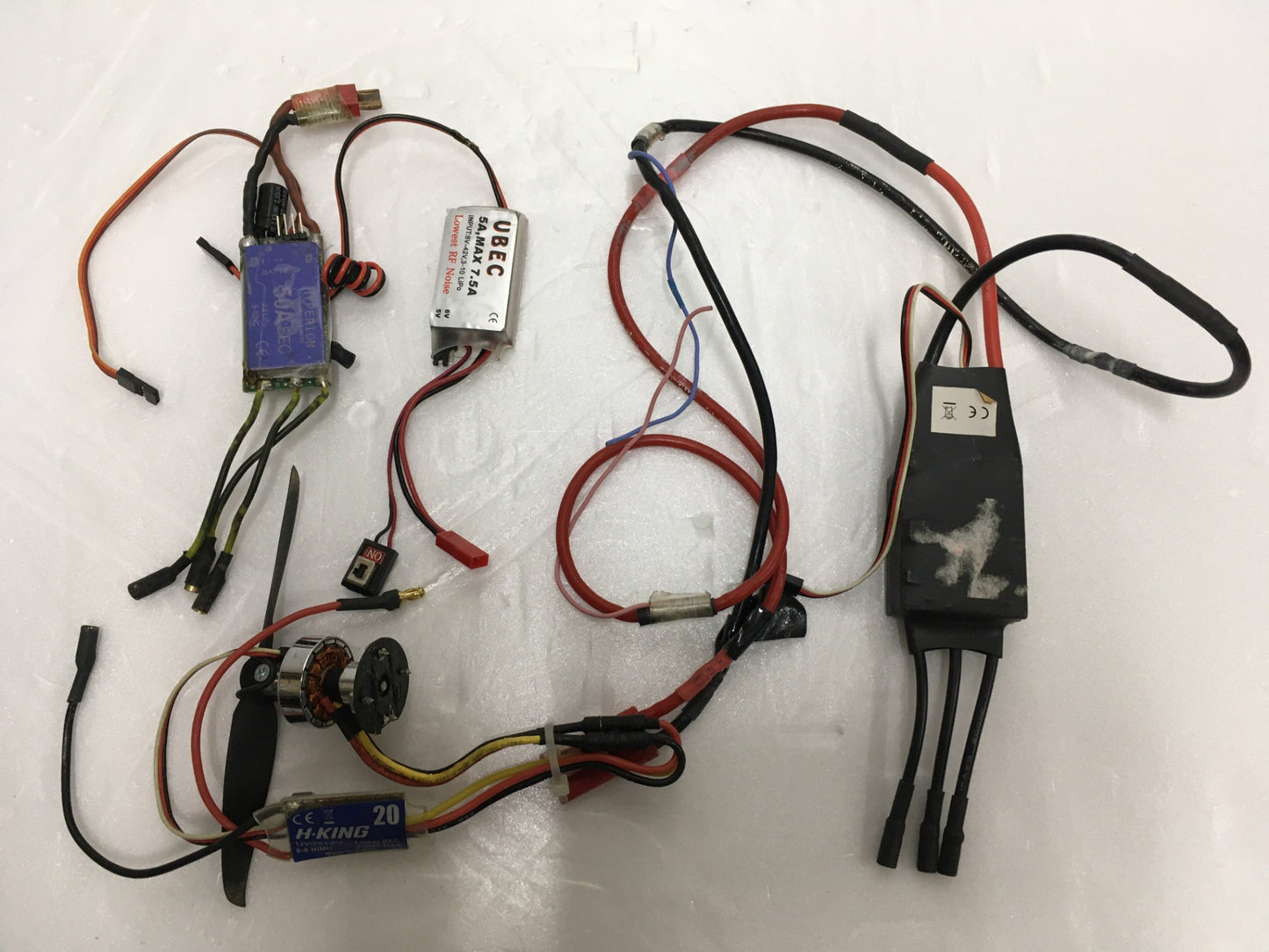 ※送料無料※ ラジコン 飛行機のパーツなど HYPERION モーター アンプ その他 詳細不明 セット ジャンク品 囗G