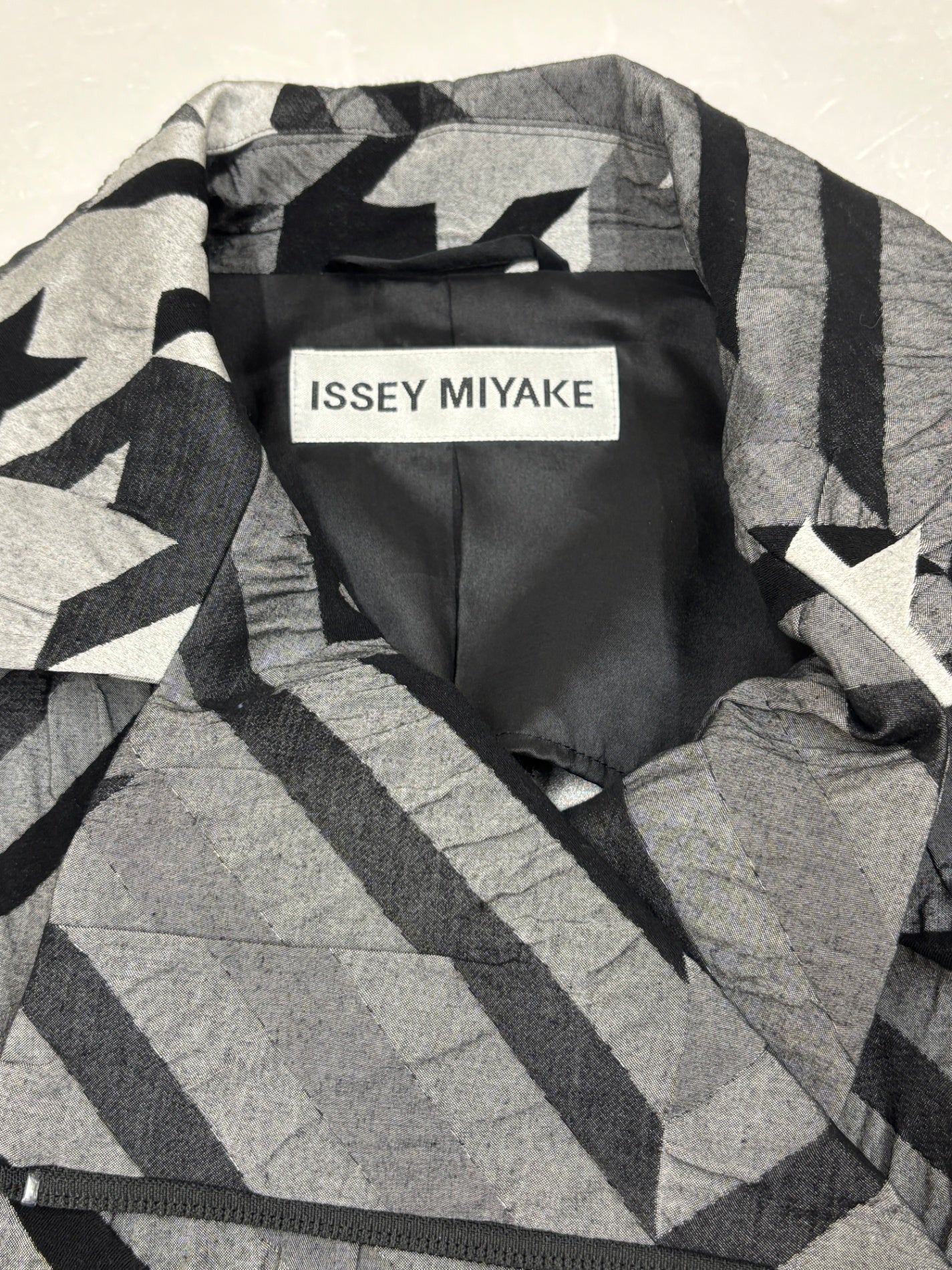 ※送料無料※ ISSEY MIYAKE イッセイミヤケ レディース ジャケット 表記サイズ1 古着 囗G