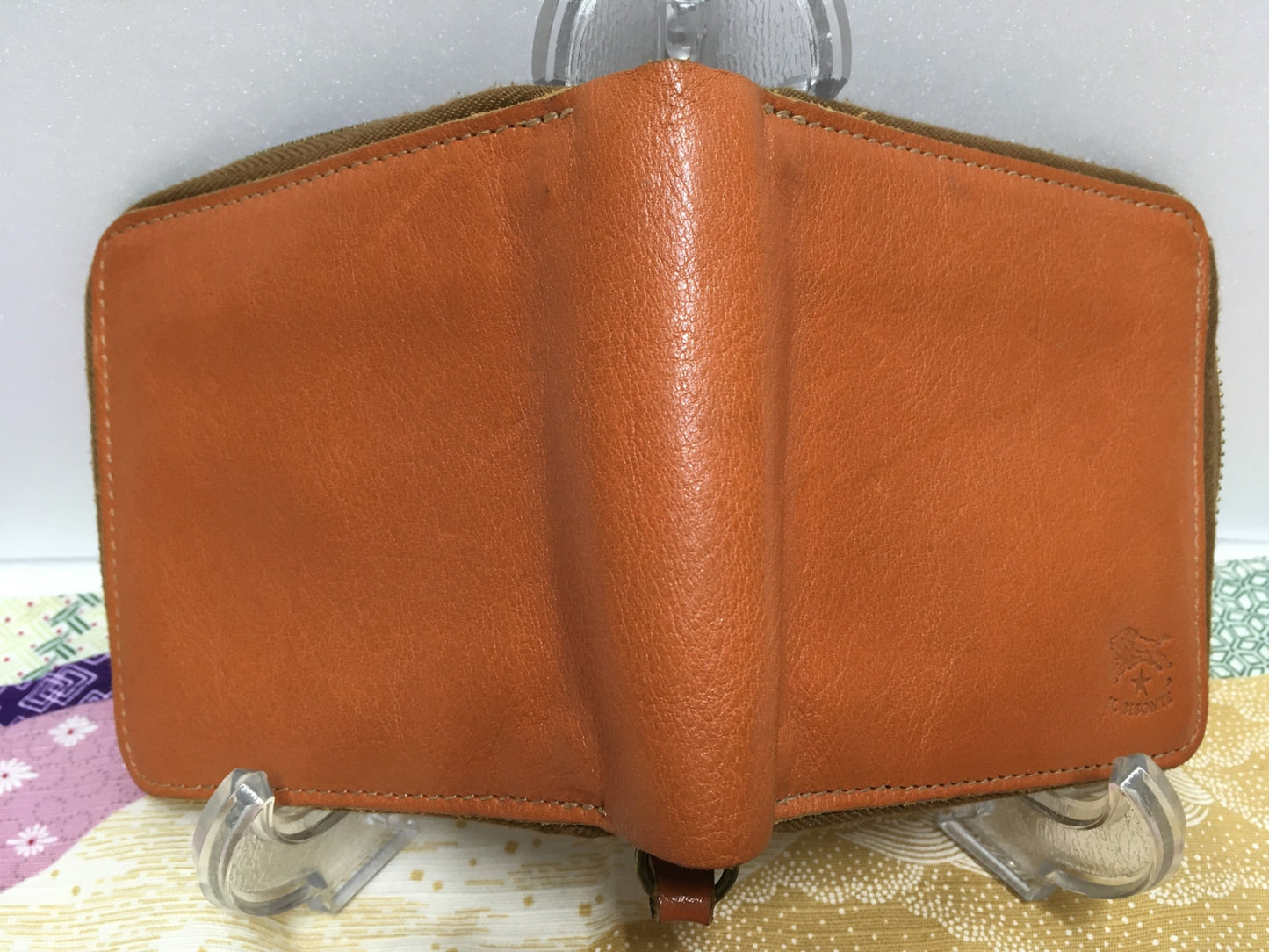※送料無料※ IL BISONTE イルビゾンテ 二つ折り財布 ラウンドファスナー 中古 囗G