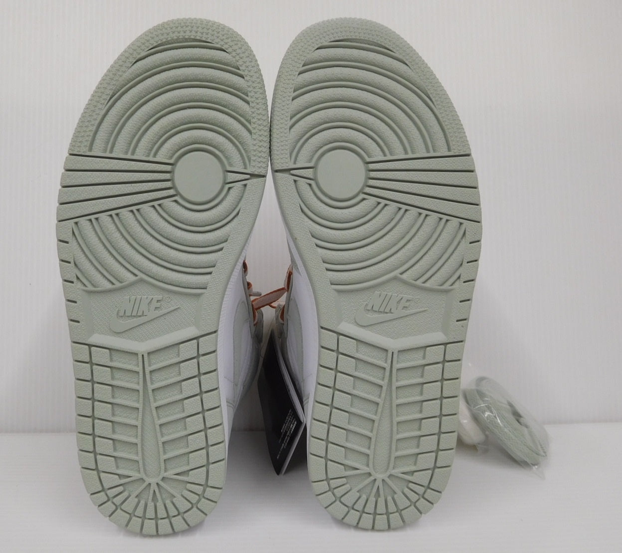 タグ付!NIKE ナイキ ウィメンズ エアジョーダン 1 レトロ ハイ OG CD0461-002 size:27.5cm囗T巛
