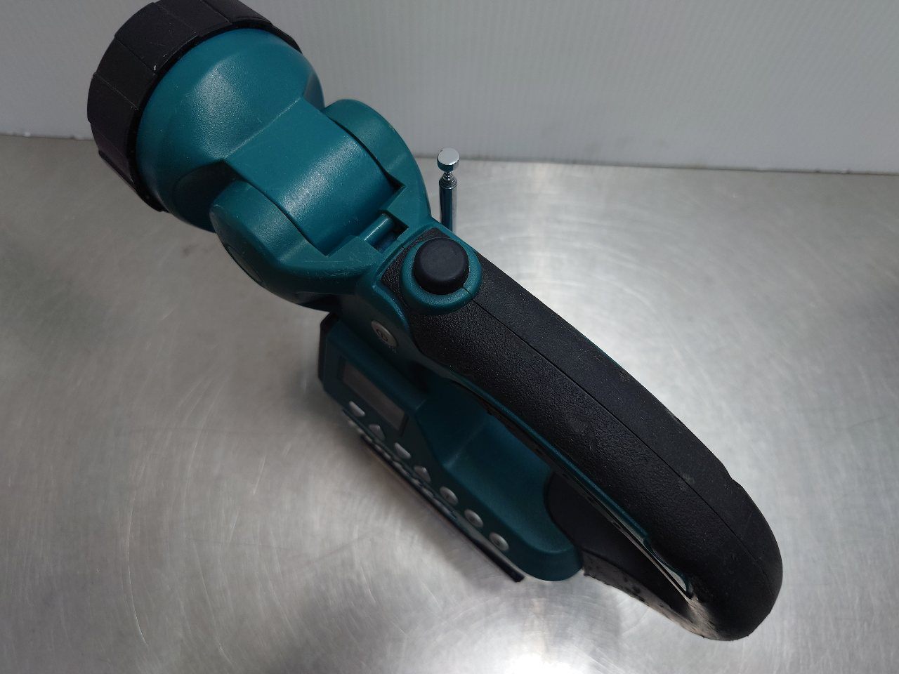 マキタ Makita 充電式ライト付きラジオ 18Vバッテリーパック付き MR050&BL1830 囗T巛