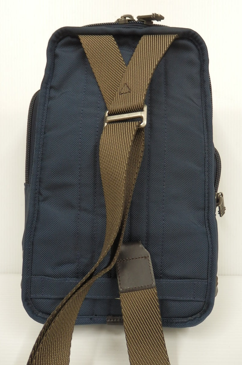 TUMI トゥミ ボディバッグ レザー メンズ 中古囗T巛