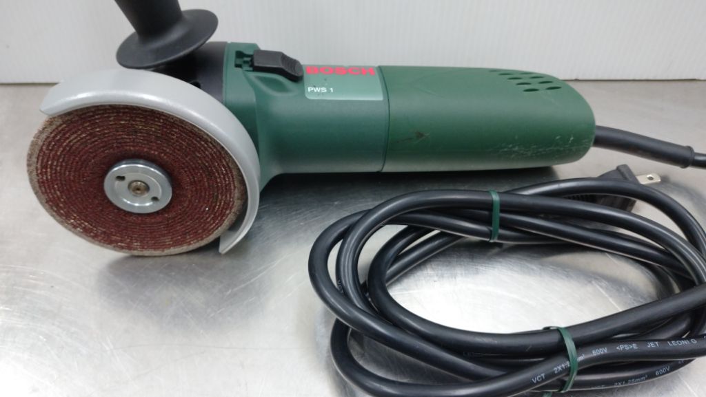 中古品 BOSCH 100mmディスクグラインダー PWS1囗T巛