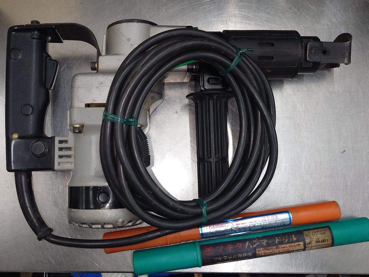 マキタ　Makita　電動ハンマ　HM0811　刃先付き　囗T巛