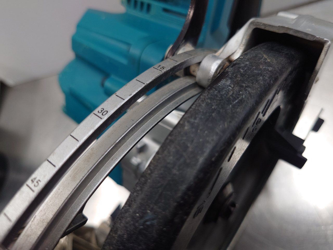 マキタ　Makita　165mm充電式マルノコ　HS631DZS　囗T巛