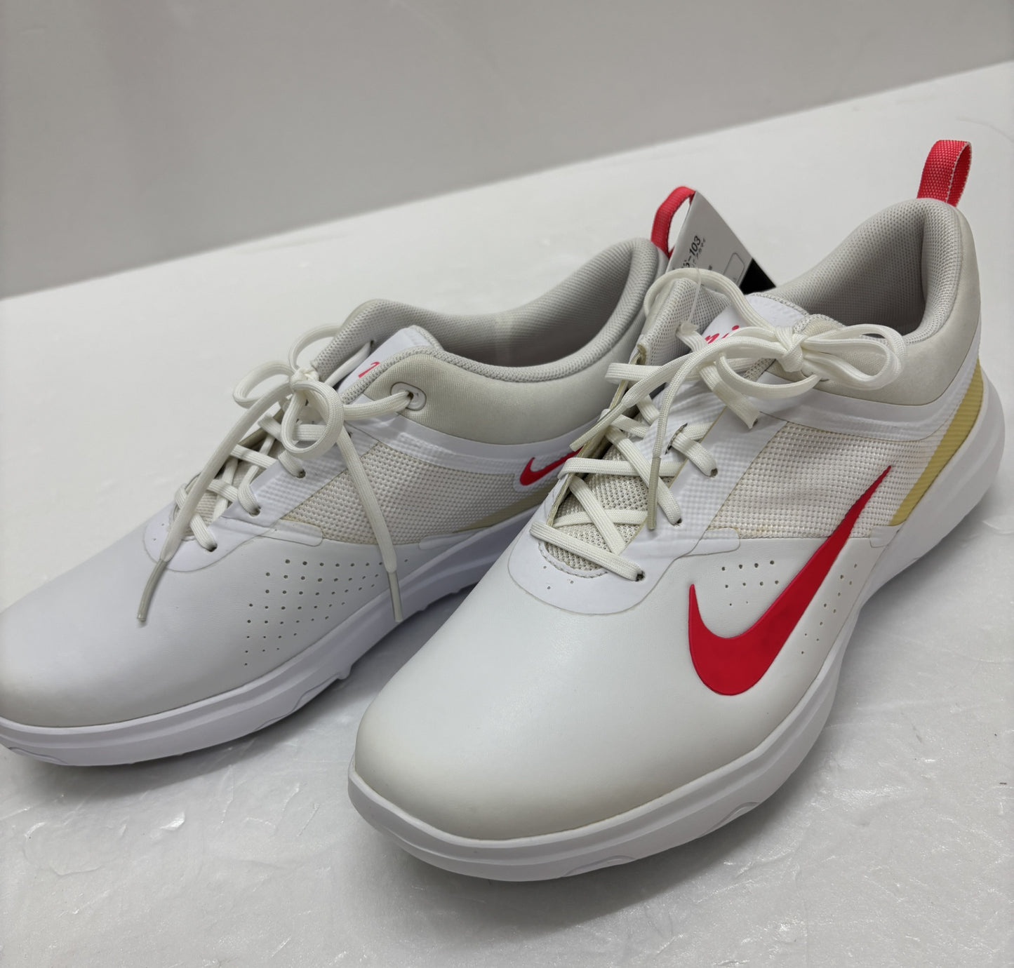 ※送料無料※ NIKE GOLF ナイキゴルフ 818733-103 アカマイ スパイクレス ゴルフシューズ レディース 25.5cm 長期保管 変色 未使用 囗G