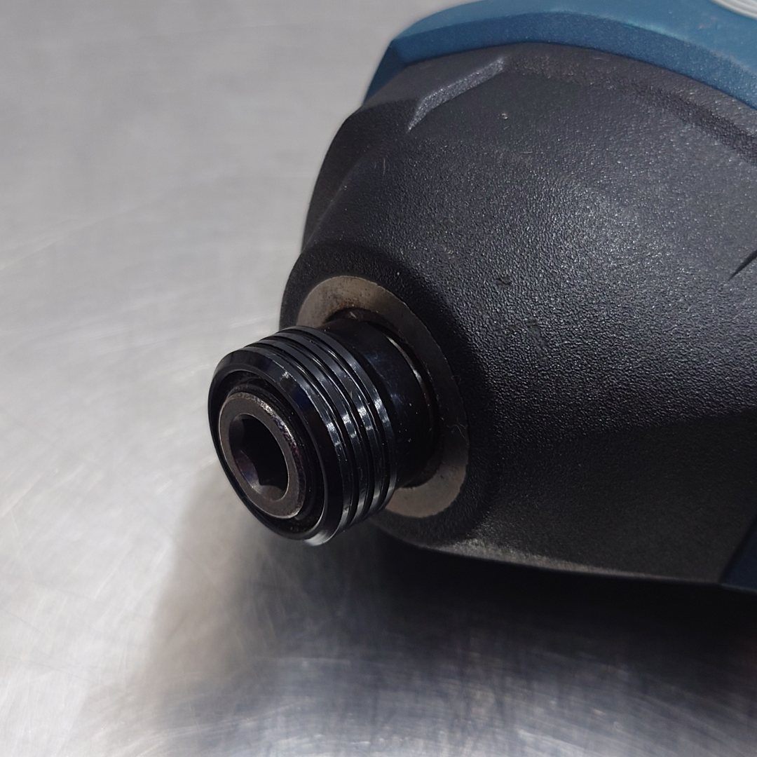 BOSCH　ボッシュ　14.4Vバッテリーインパクトドライバ　バッテリーライトセット　GDR1440-LIJ2　囗T巛