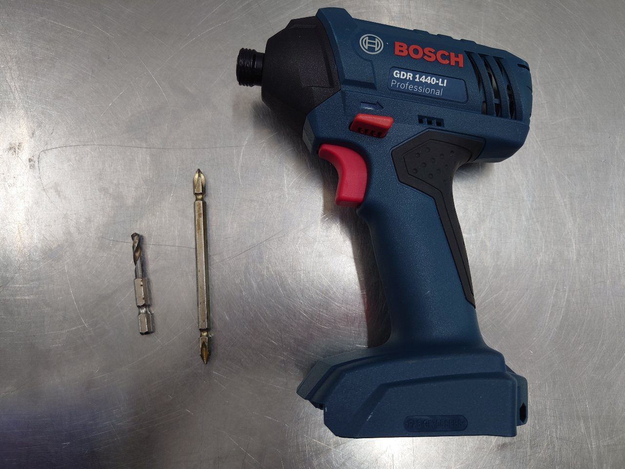 BOSCH　ボッシュ　14.4Vバッテリーインパクトドライバ　バッテリーライトセット　GDR1440-LIJ2　囗T巛