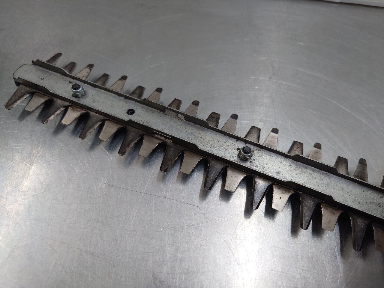 マキタ　Makita　充電式ミニ生垣バリカン　バッテリー２個付き　MUH265DSH　囗T巛