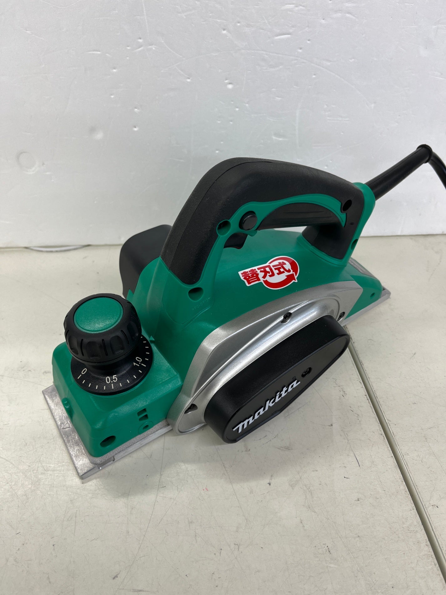 makita マキタ 82㎜ カンナ M194