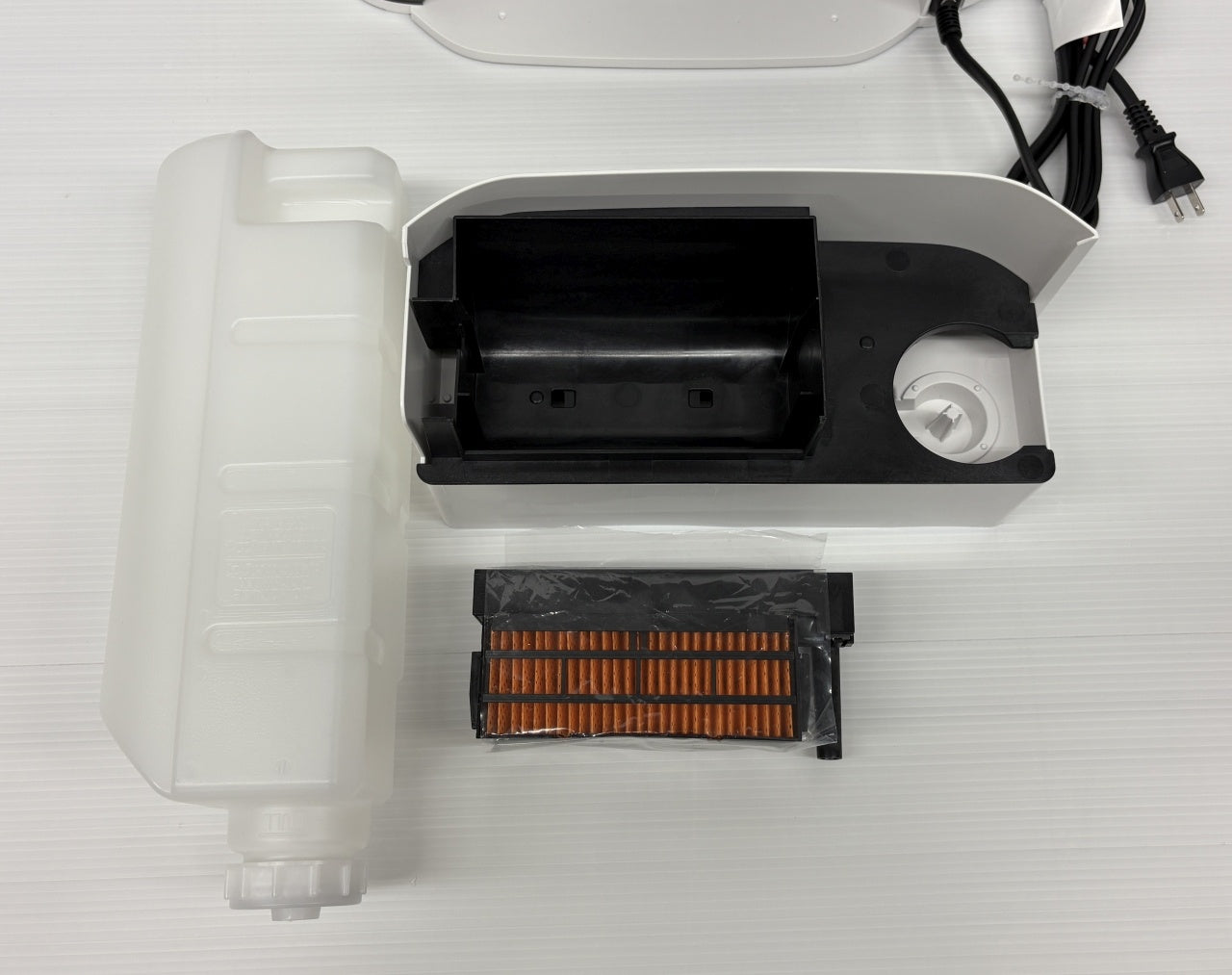 送料無料 未使用！シャープ プラズマクラスター 加湿セラミックファンヒーター HX-TK12-W囗T巛