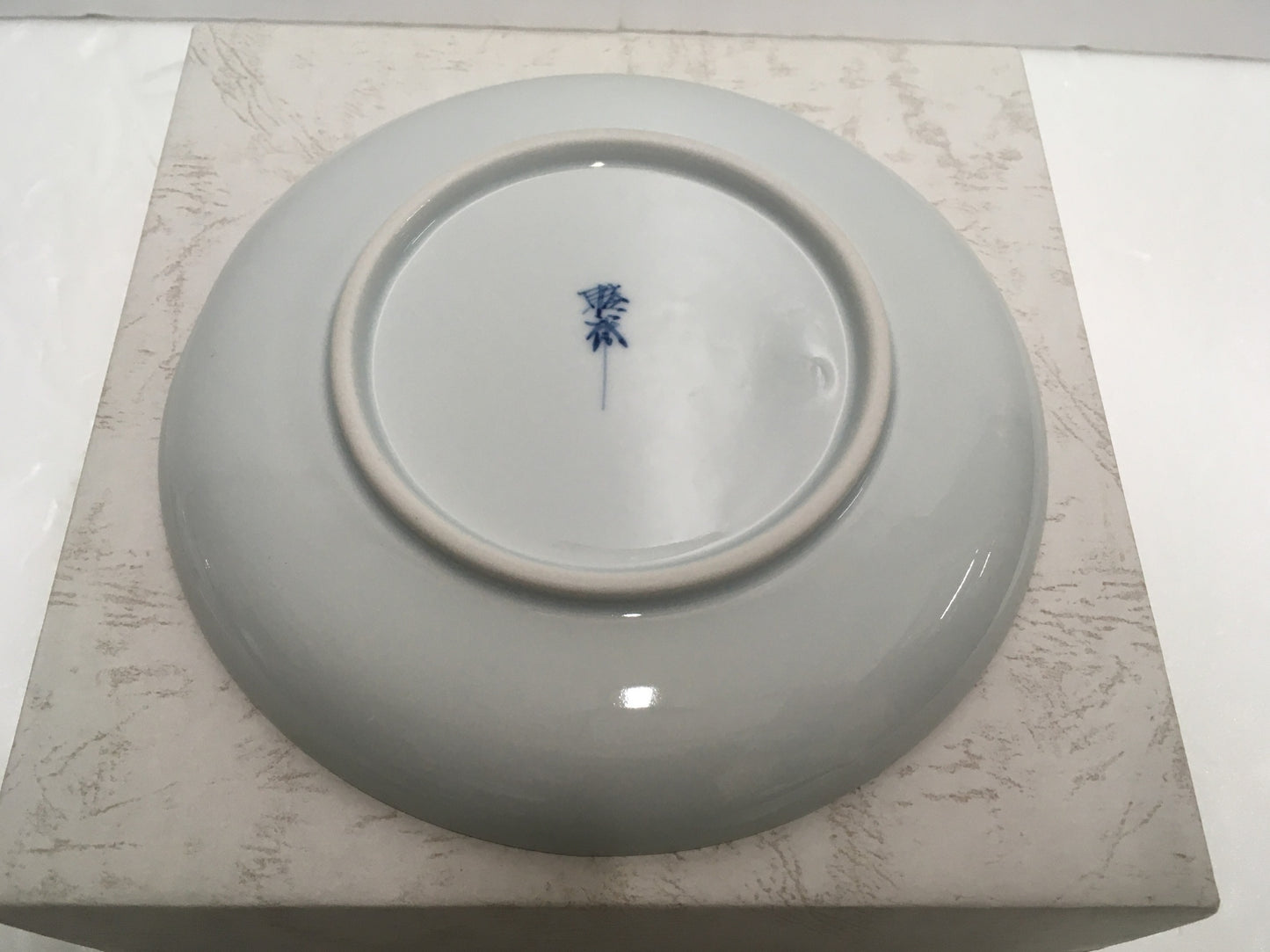 ※送料無料※ 有田焼 田清窯 青ばらパール リンゴ型 ティーカップ&ソーサー 未使用品 囗G