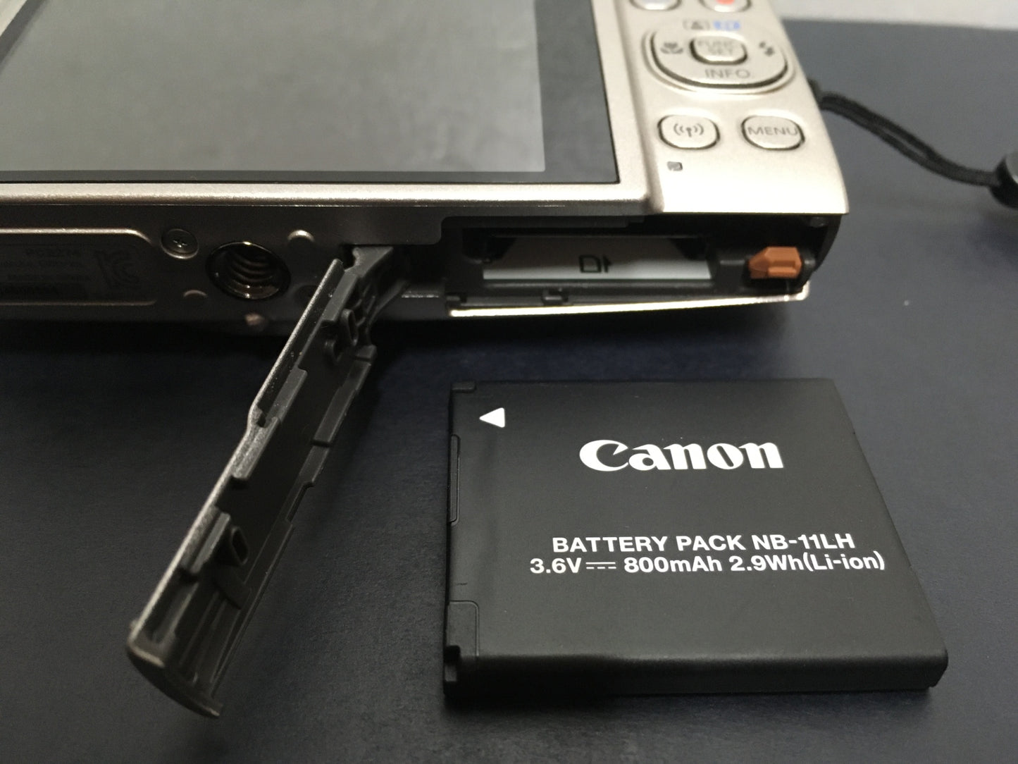 ※送料無料※ CANON IXY650 コンパクトデジタルカメラ 通電確認済み ジャンク品 囗G