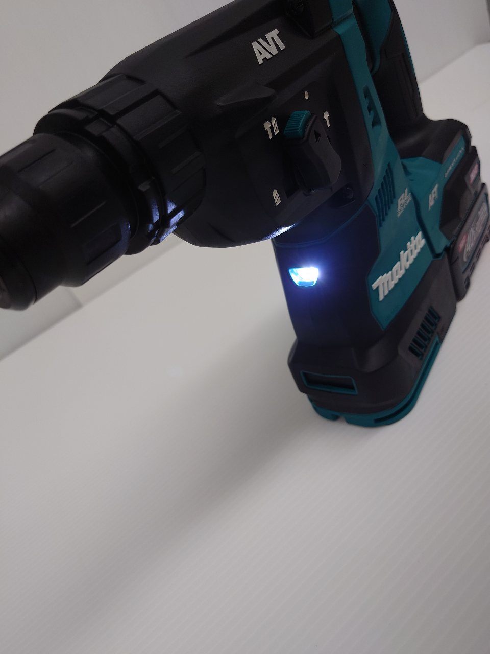 マキタ　Makita　28mm充電式ハンマドリル　HR001GRDX　未使用品　囗T巛