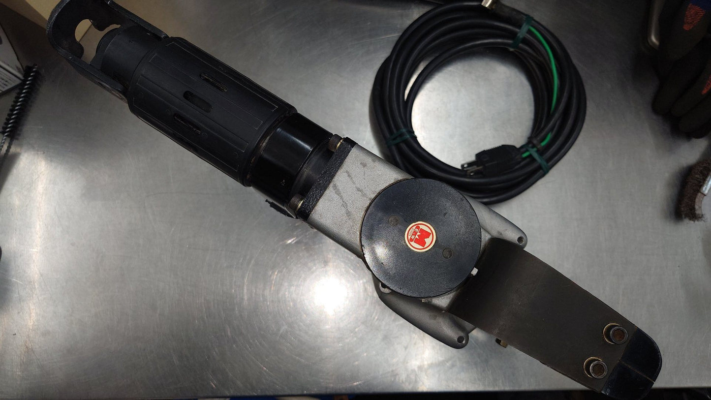 マキタ　Makita　電動ハンマ　HM0811　刃先付き　囗T巛