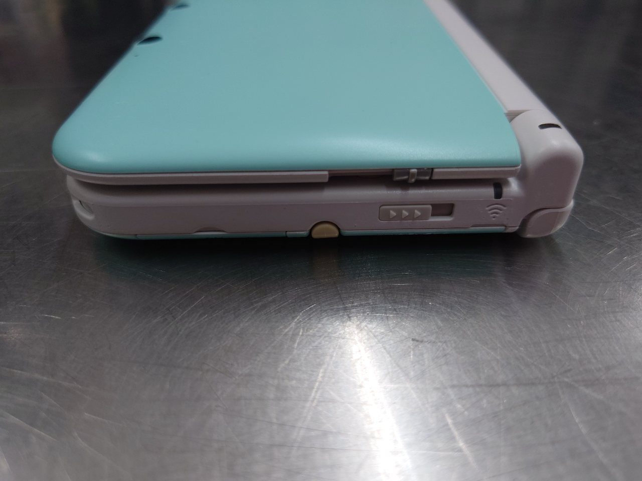 任天堂　ニンテンドー３ＤＳＬＬ　ミントｘホワイト　SPR-S-JPN-C0　充電器付き　囗T巛