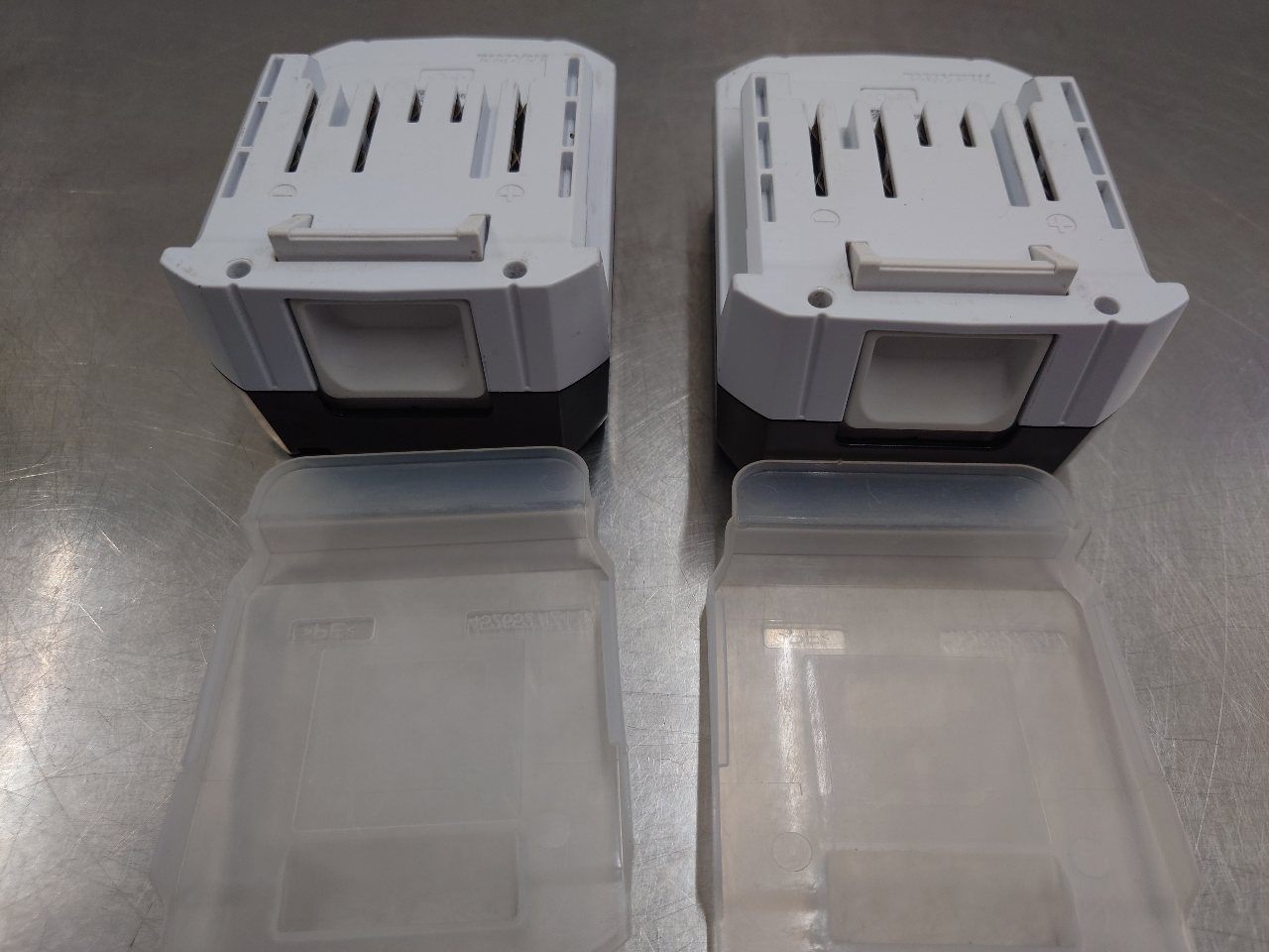 マキタ　Makita　充電式ミニ生垣バリカン　バッテリー２個付き　MUH265DSH　囗T巛