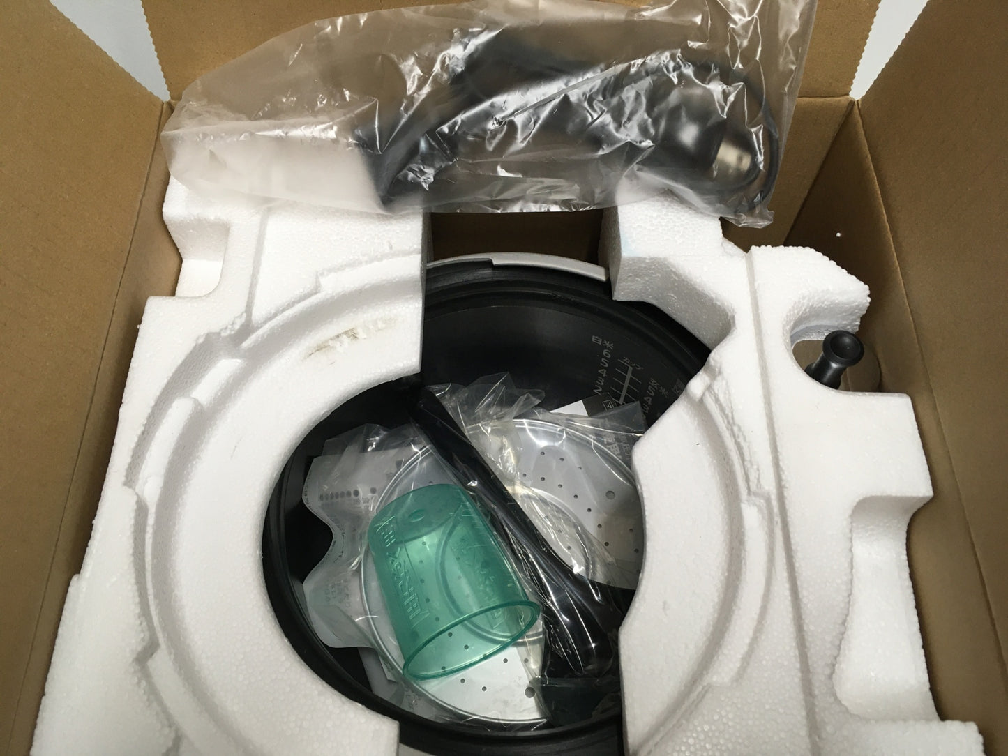 ※送料無料※ Panasonic マイコン電気圧力鍋 SR-P37-N ノーブルシャンパン 2018年製 未使用 囗G