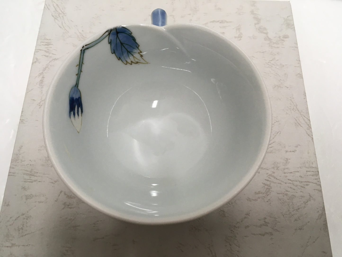 ※送料無料※ 有田焼 田清窯 青ばらパール リンゴ型 ティーカップ&ソーサー 未使用品 囗G