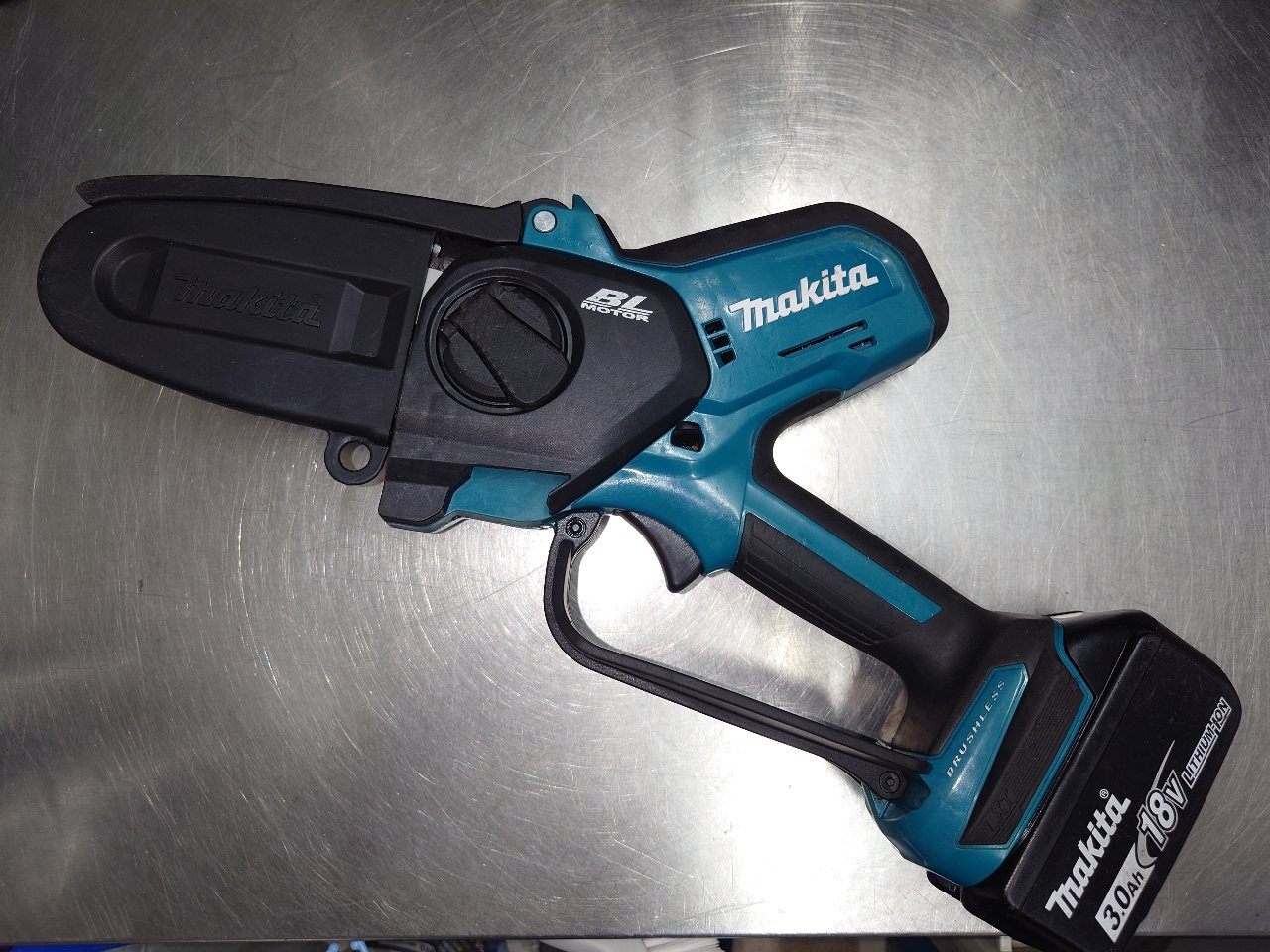 Makita　マキタ　18V充電式ハンディソー　MUC101DZ　バッテリー付き　囗T巛