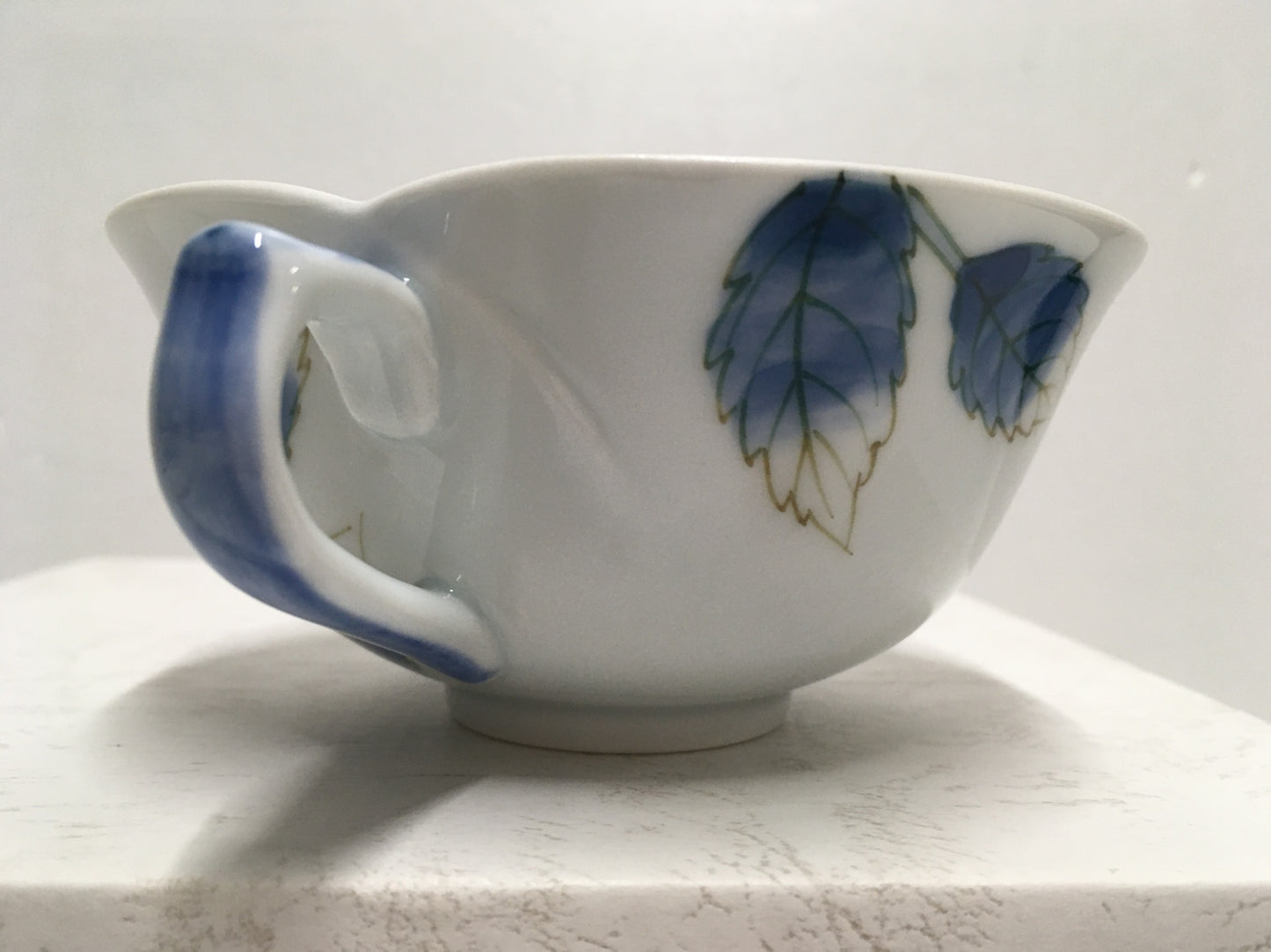 ※送料無料※ 有田焼 田清窯 青ばらパール リンゴ型 ティーカップ&ソーサー 未使用品 囗G