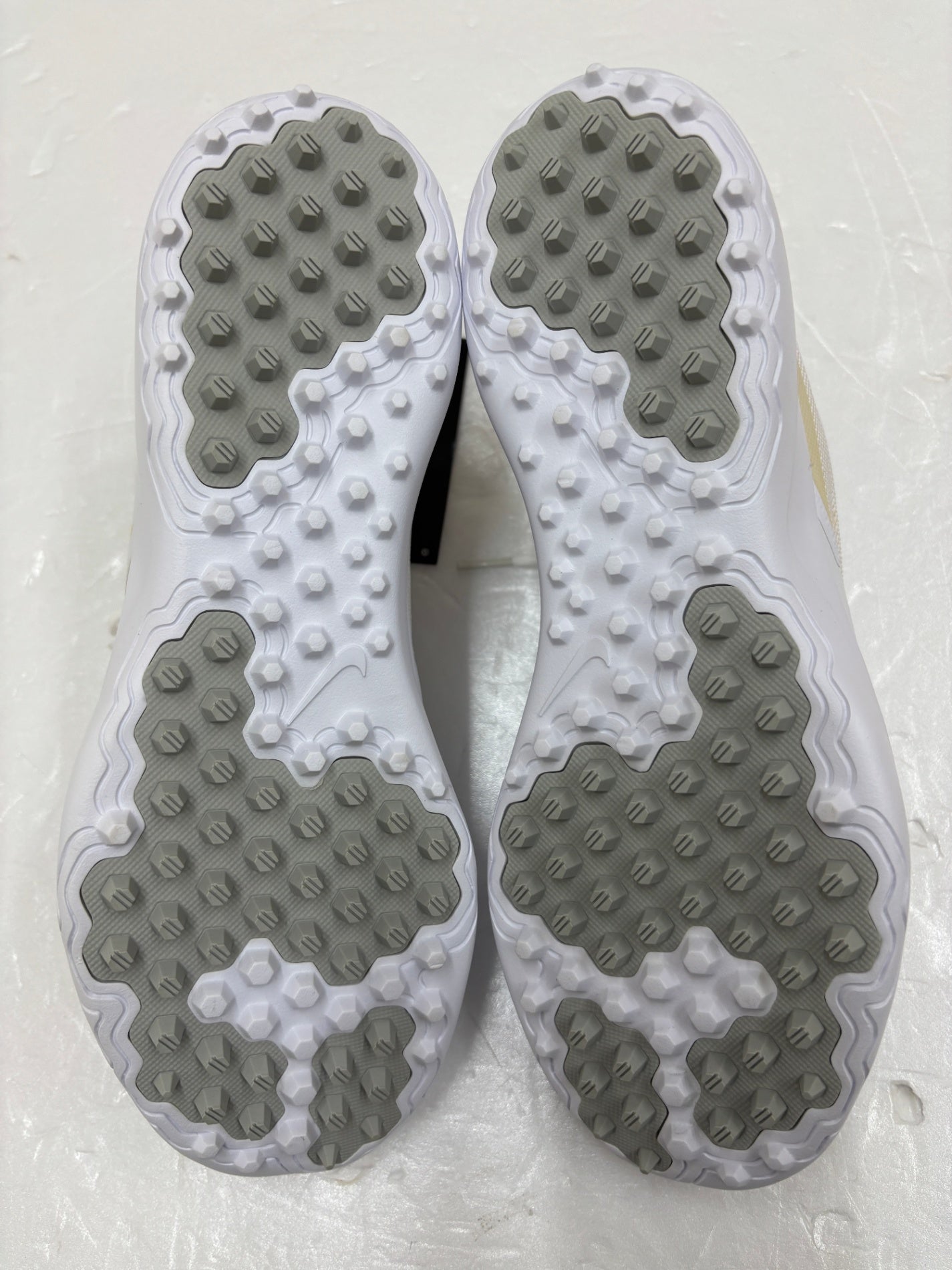 ※送料無料※ NIKE GOLF ナイキゴルフ 818733-103 アカマイ スパイクレス ゴルフシューズ レディース 25.5cm 長期保管 変色 未使用 囗G