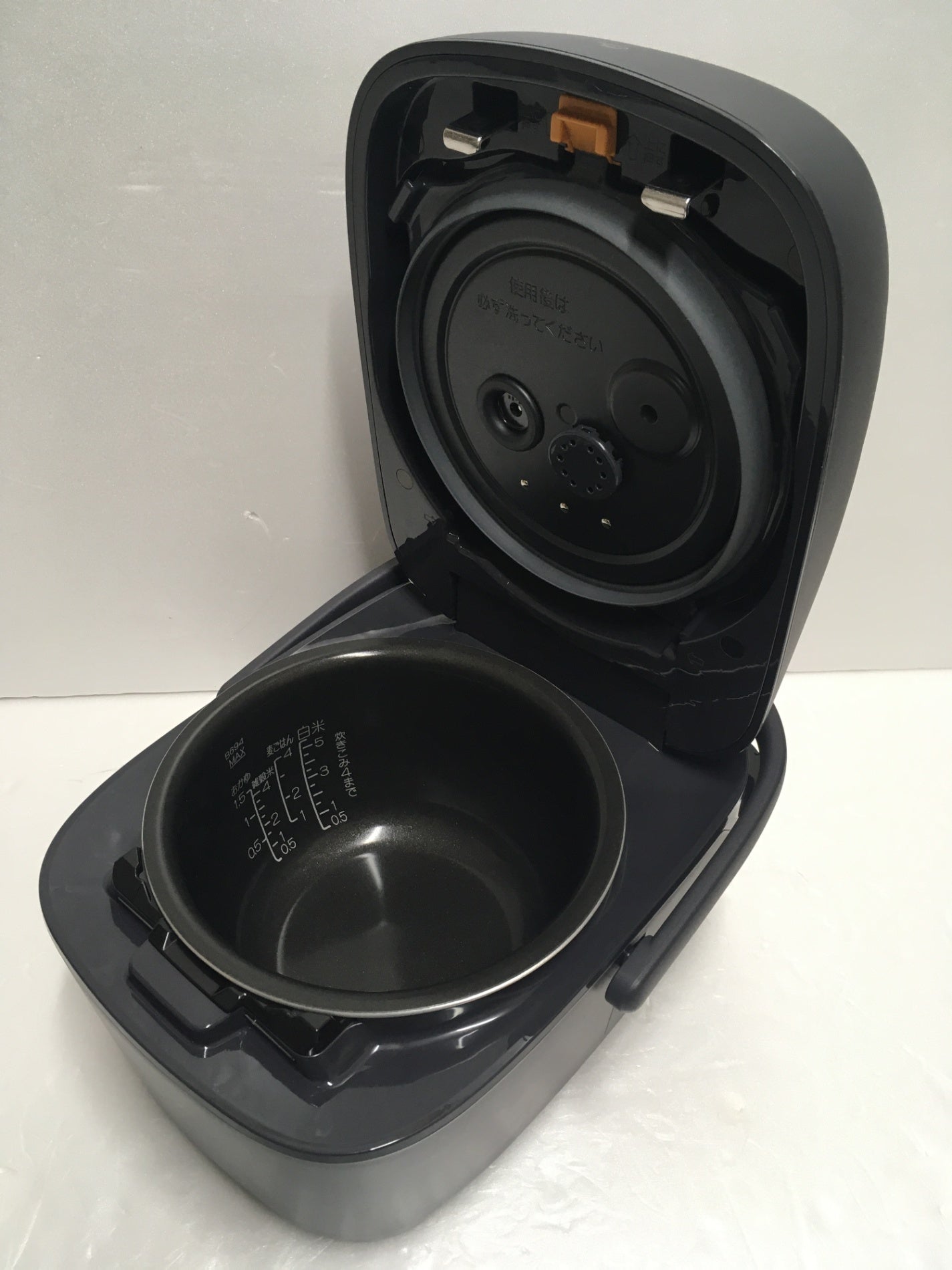 ※送料無料※ ZOJIRUSHI 圧力IH炊飯ジャー 極め炊き NW-WB10 5.5合炊き 2025年製 中古 囗G