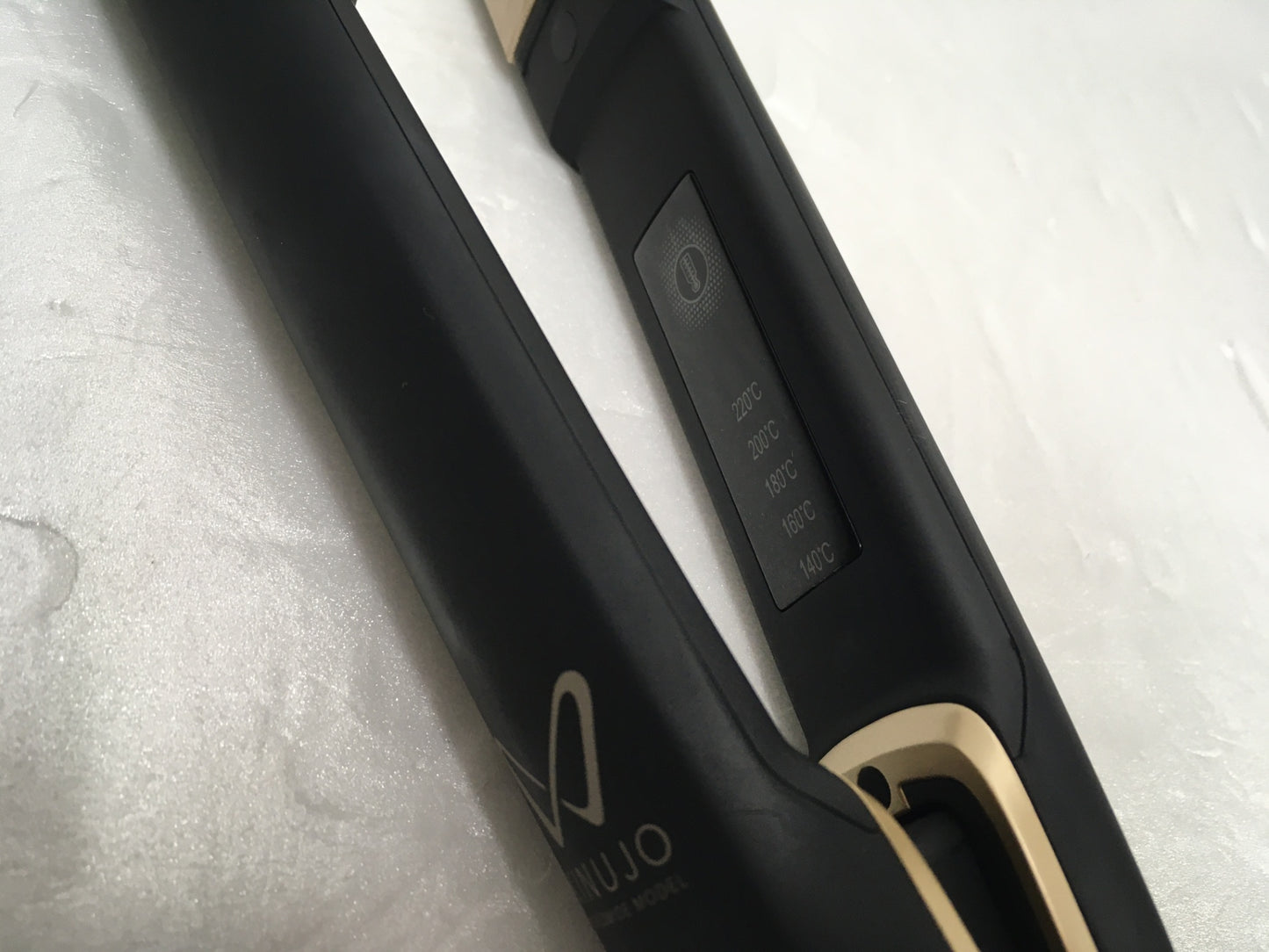 ※送料無料※ KINUJO ストレートヘアアイロン DS200-BK 絹女W 海外兼用 2024年製 中古 囗G