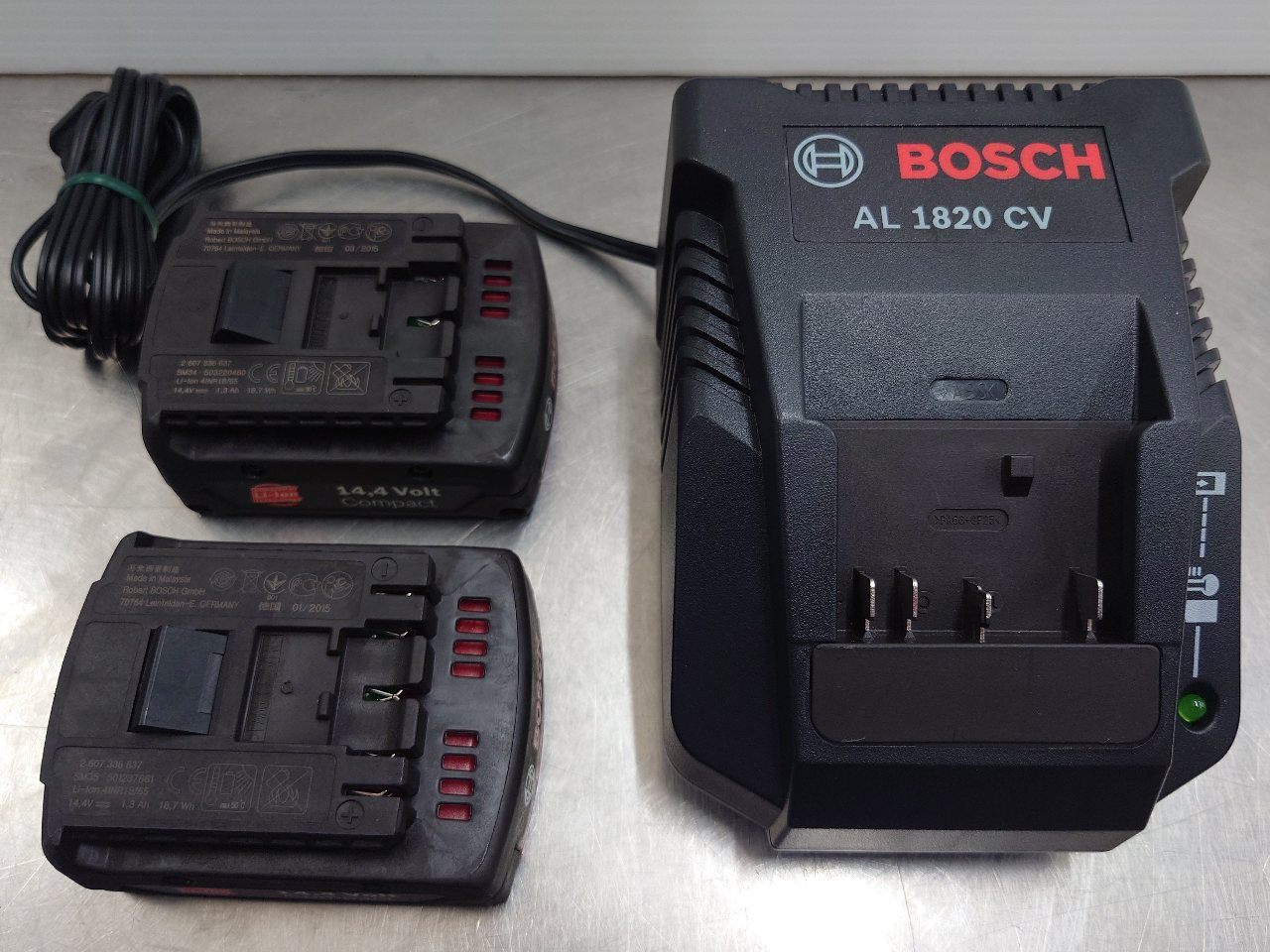 BOSCH　ボッシュ　14.4Vバッテリーインパクトドライバ　バッテリーライトセット　GDR1440-LIJ2　囗T巛