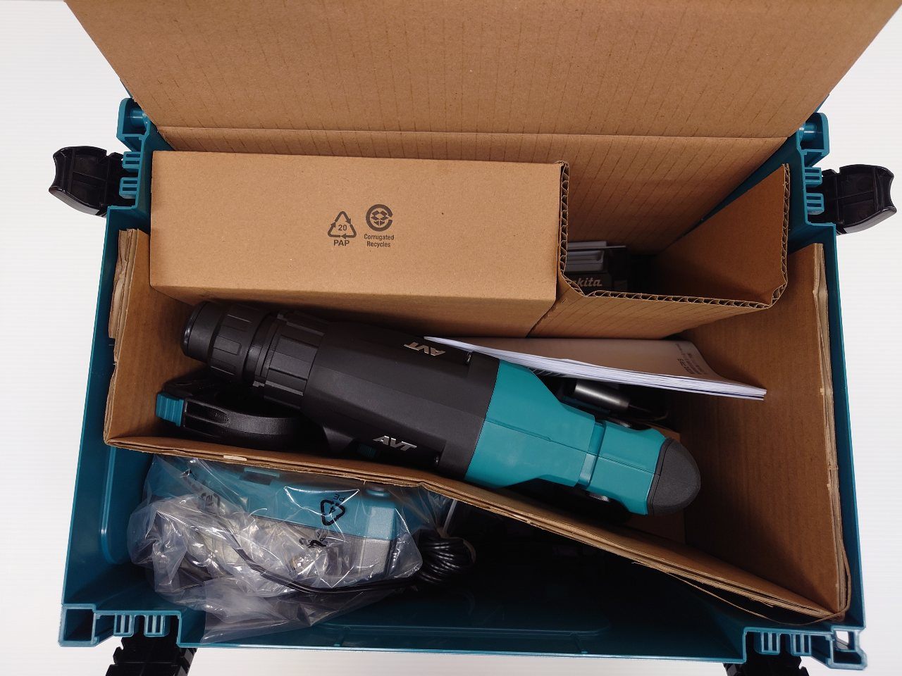 マキタ　Makita　28mm充電式ハンマドリル　HR001GRDX　未使用品　囗T巛