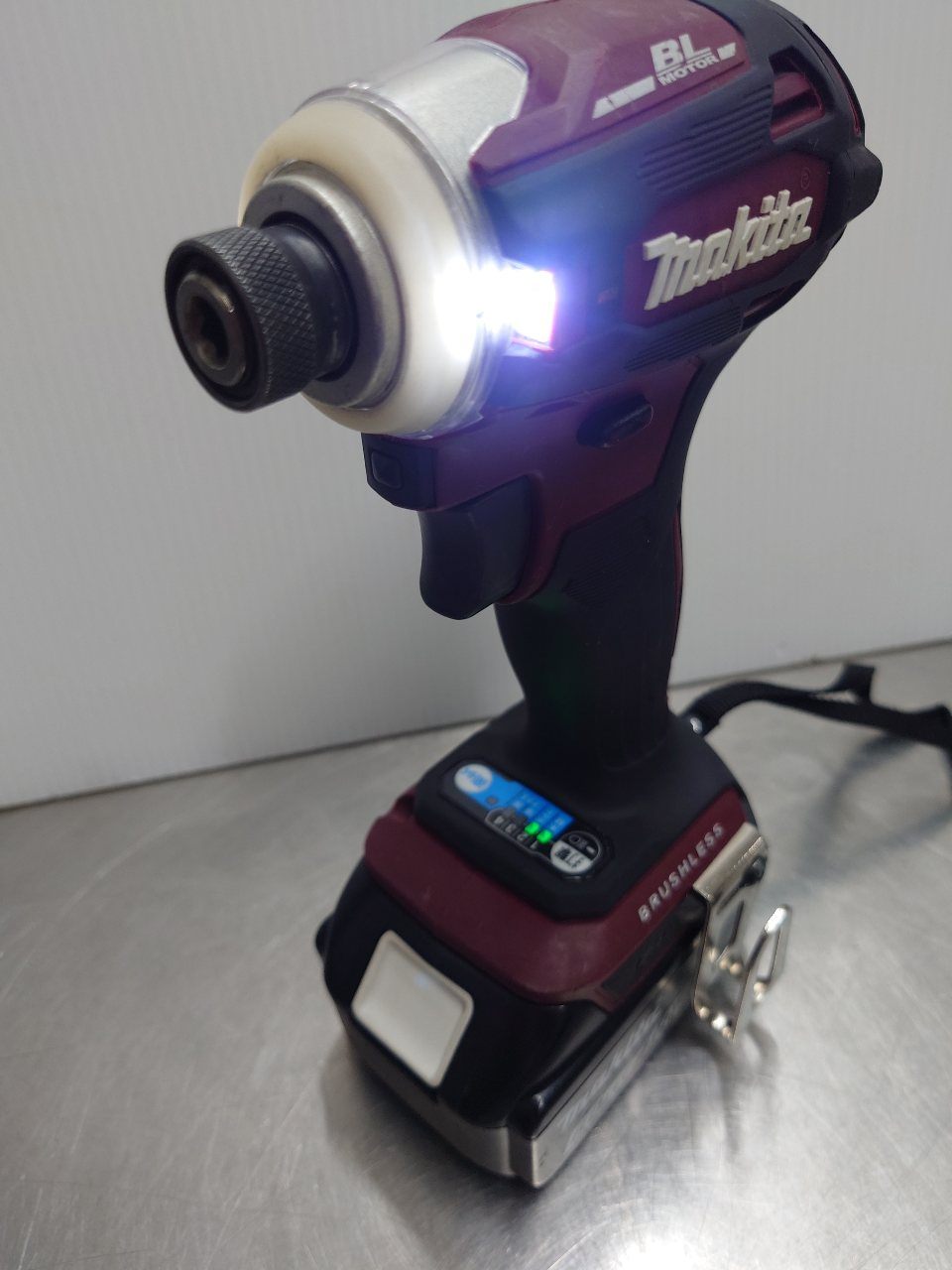 マキタ　Makita　18V充電式インパクトドライバー　TD172DGXAR　囗T巛