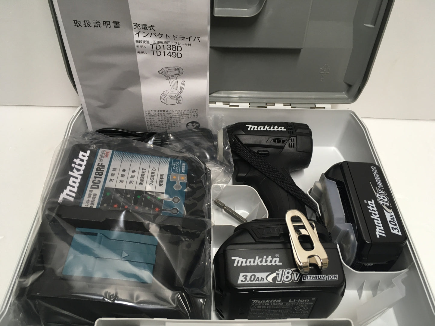 ※送料無料※ Makita 充電式インパクトドライバ TD149DRFXB ブラック 長期保管 未使用 囗G