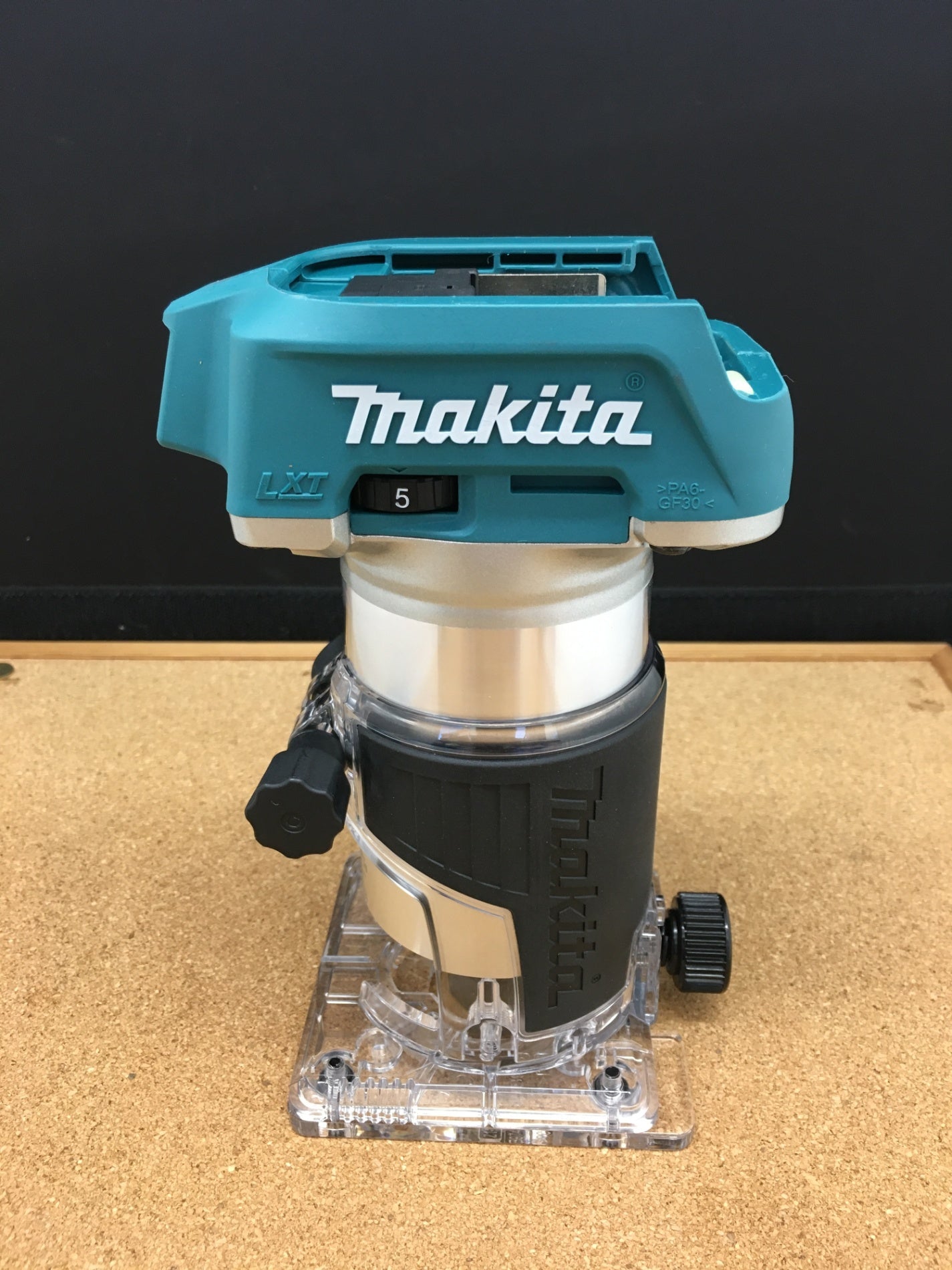 送料無料 Makita マキタ 充電式トリマ (バッテリー・充電器別売り) RT50DZ 囗K巛