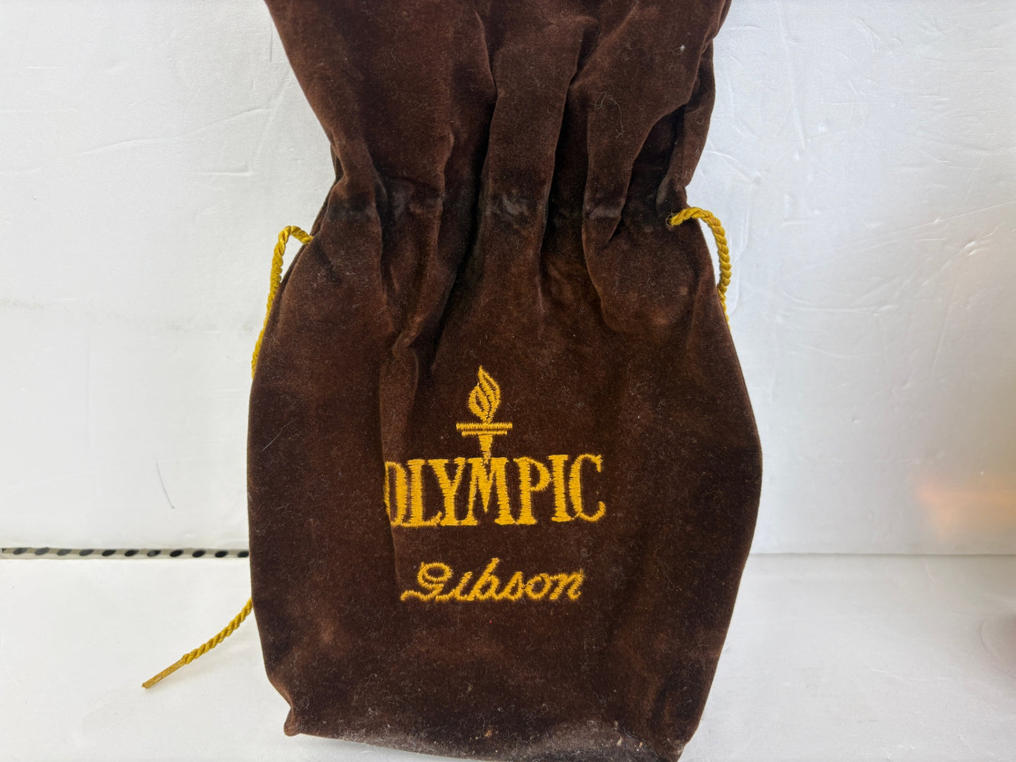 GIBSON Olympic 16年 LIMITED EDITION ウイスキー 710ml Canadian Whisky シリアル入 古酒 ベロア袋付 替栓付 未開封