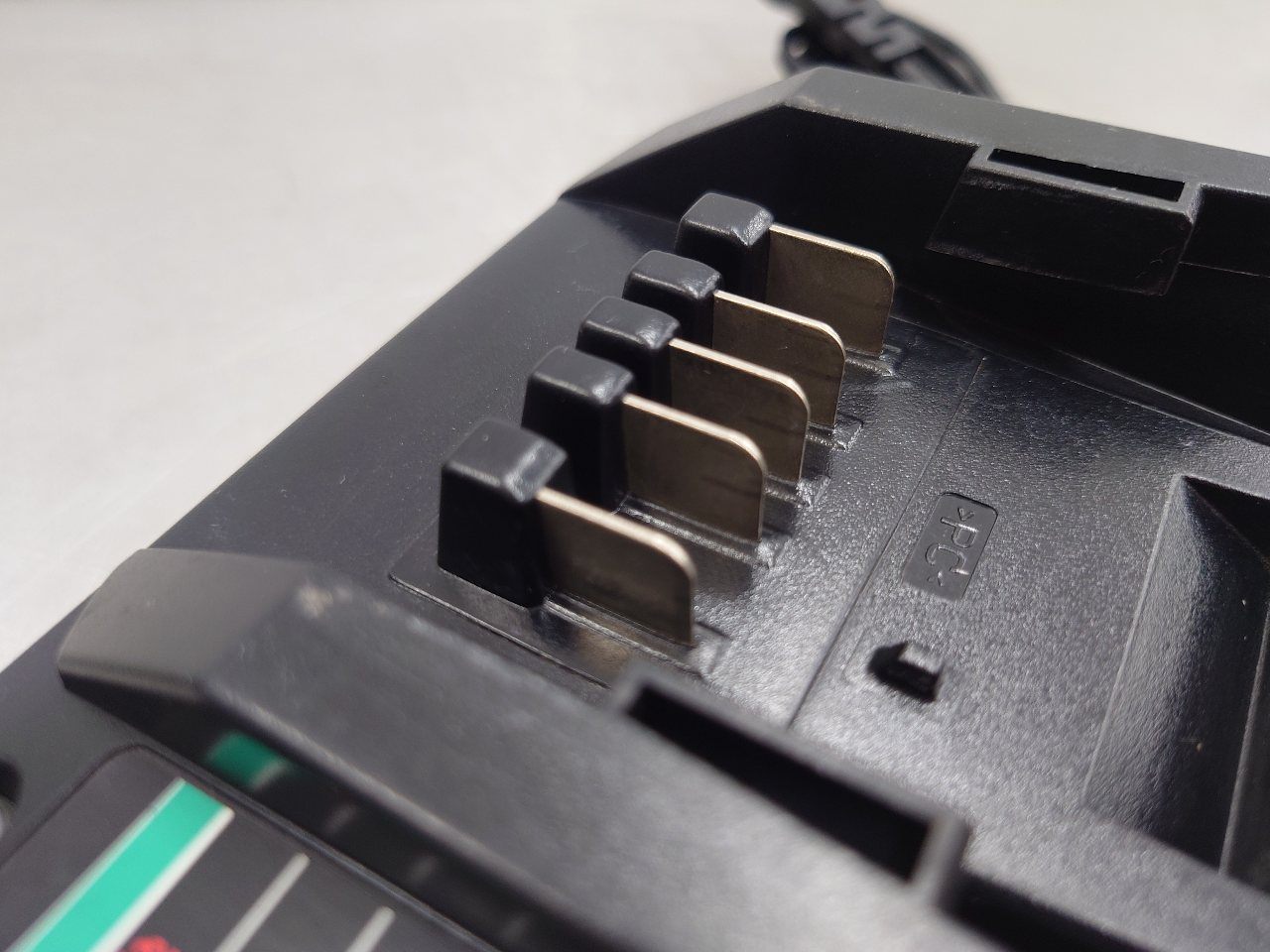 マキタ　Makita　充電式ミニ生垣バリカン　バッテリー２個付き　MUH265DSH　囗T巛