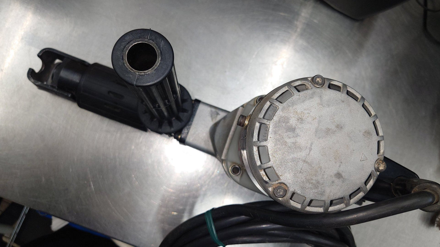 マキタ　Makita　電動ハンマ　HM0811　刃先付き　囗T巛