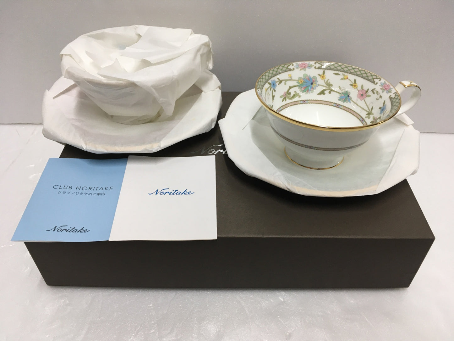 ※送料無料※ Noritake ノリタケ ヨシノ グリーン&ピンク ティーカップ&ソーサー ペアセット Y6988C 998307 未使用品 囗G