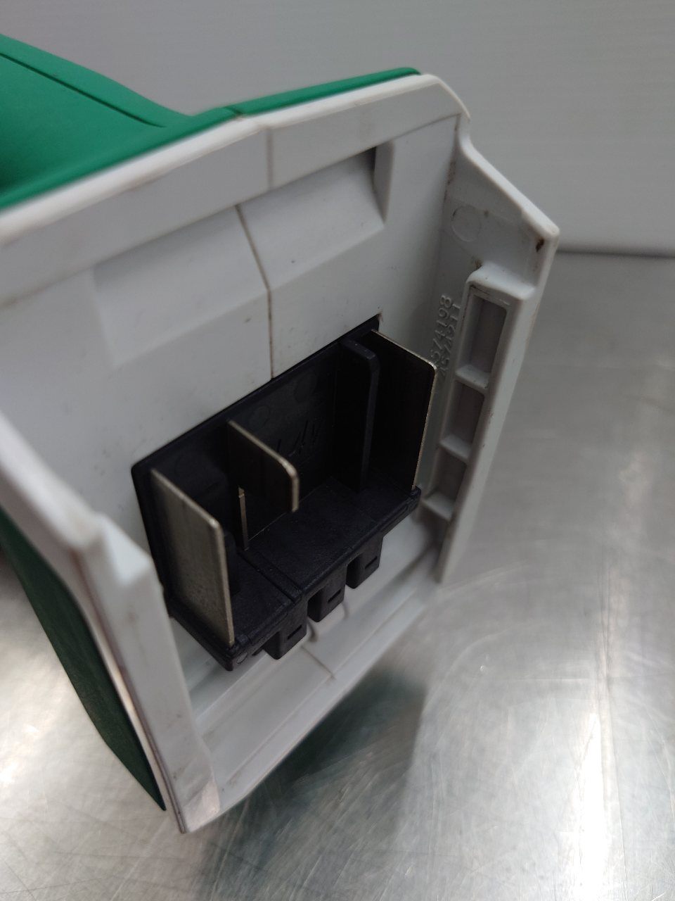 マキタ　Makita　充電式ミニ生垣バリカン　バッテリー２個付き　MUH265DSH　囗T巛