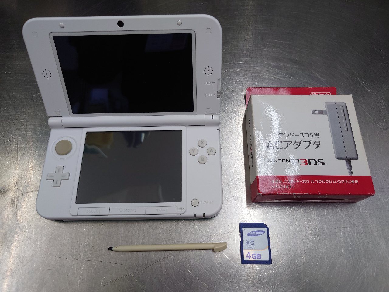 任天堂　ニンテンドー３ＤＳＬＬ　ミントｘホワイト　SPR-S-JPN-C0　充電器付き　囗T巛