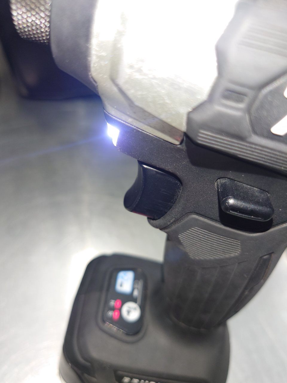 Makita　マキタ　18V充電式インパクトドライバー（USAモデル）　XDT18ZB　囗T巛