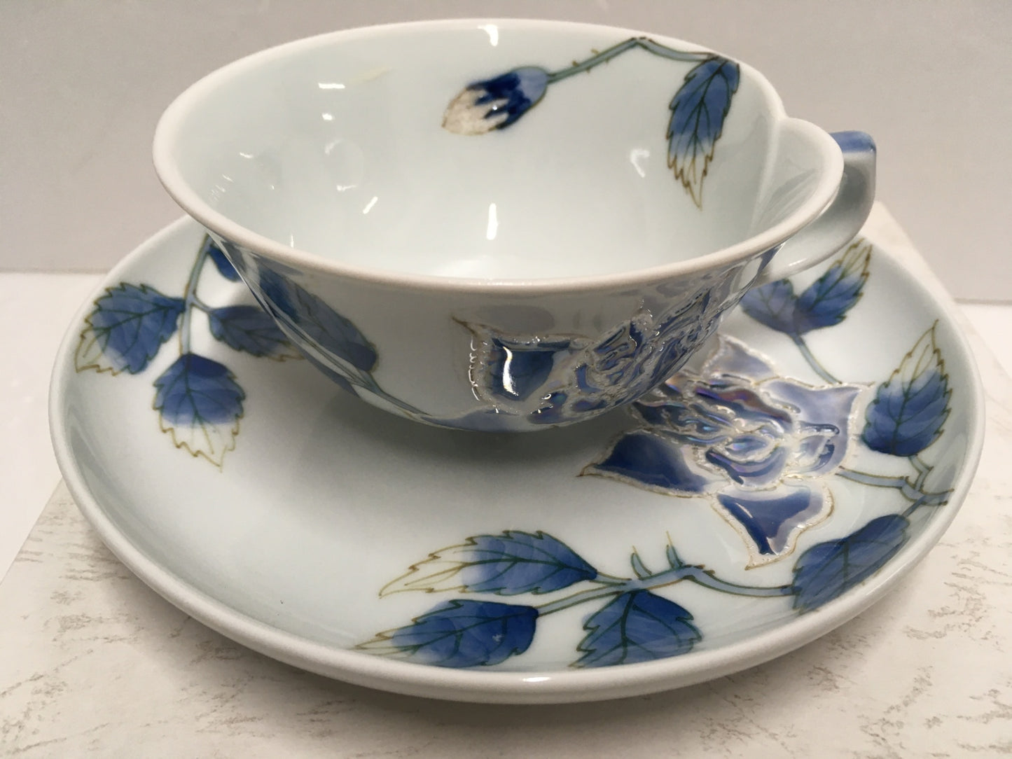 ※送料無料※ 有田焼 田清窯 青ばらパール リンゴ型 ティーカップ&ソーサー 未使用品 囗G