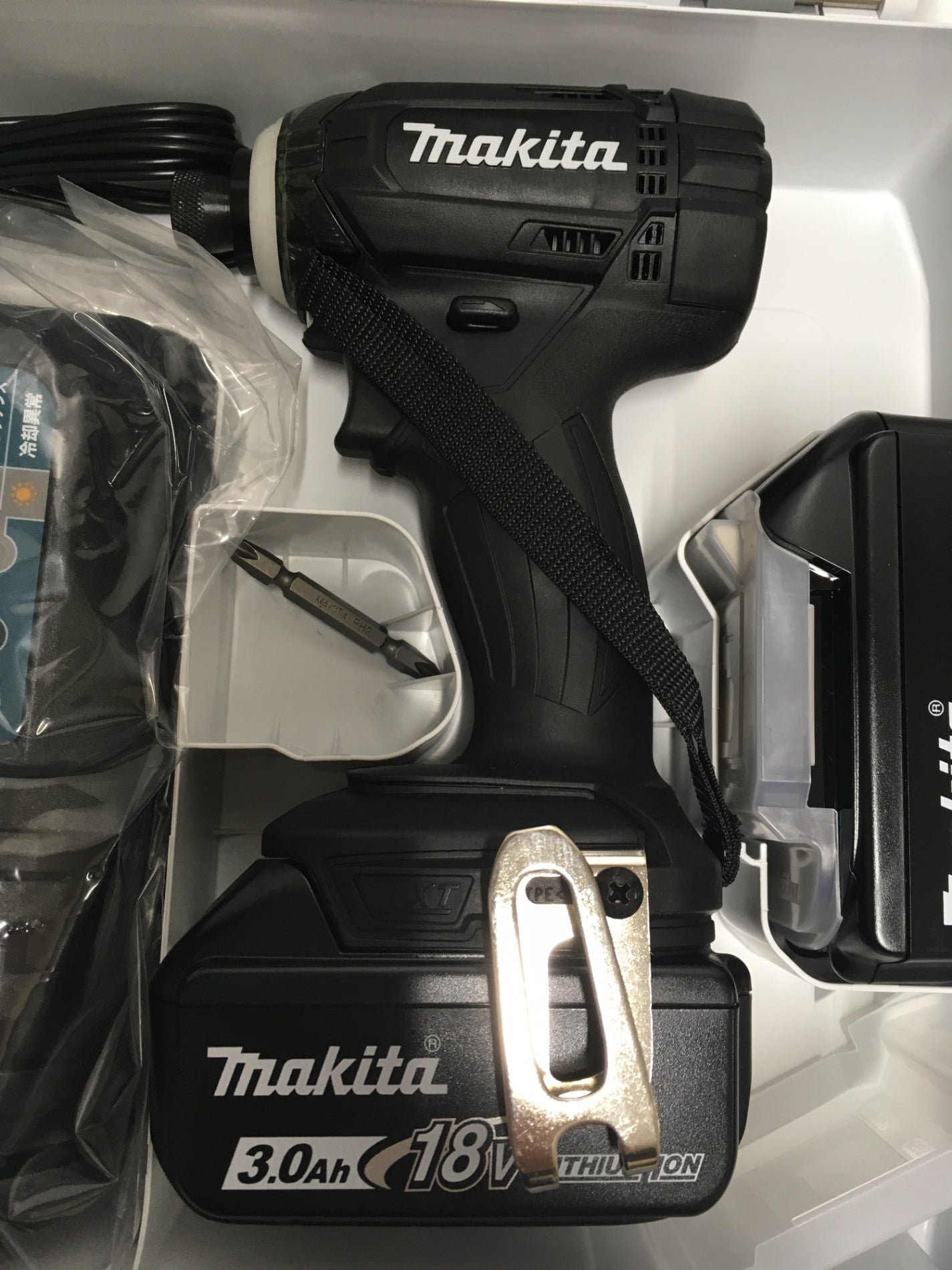※送料無料※ Makita 充電式インパクトドライバ TD149DRFXB ブラック 長期保管 未使用 囗G
