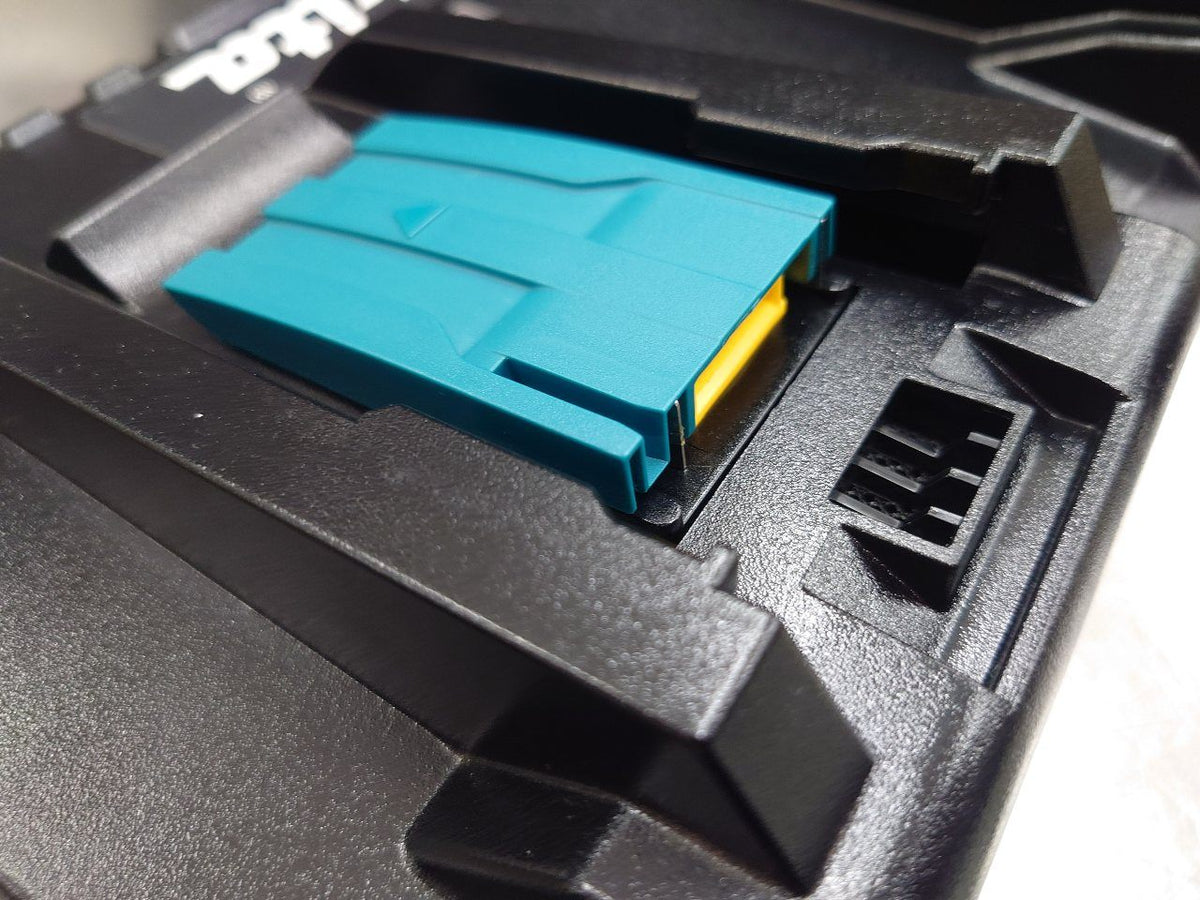 Makita　マキタ　7.2-18V　2口急速充電器　DC18RD　囗T巛