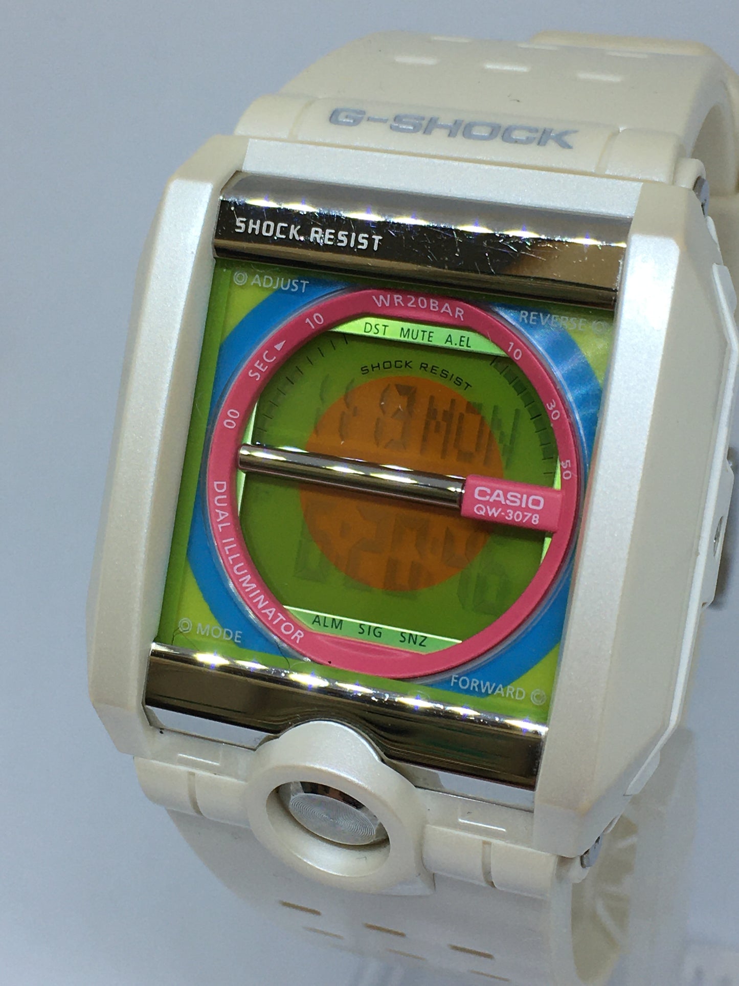 送料無料 G-SHOCK G-8100D ホワイト マルチカラー 腕時計 囗K巛